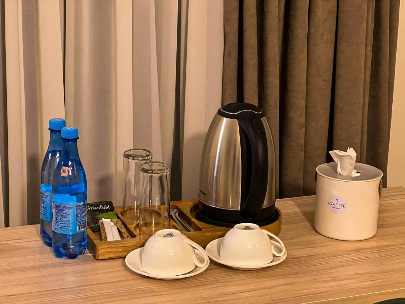 Coffee/tea facilities in Colette Hotel