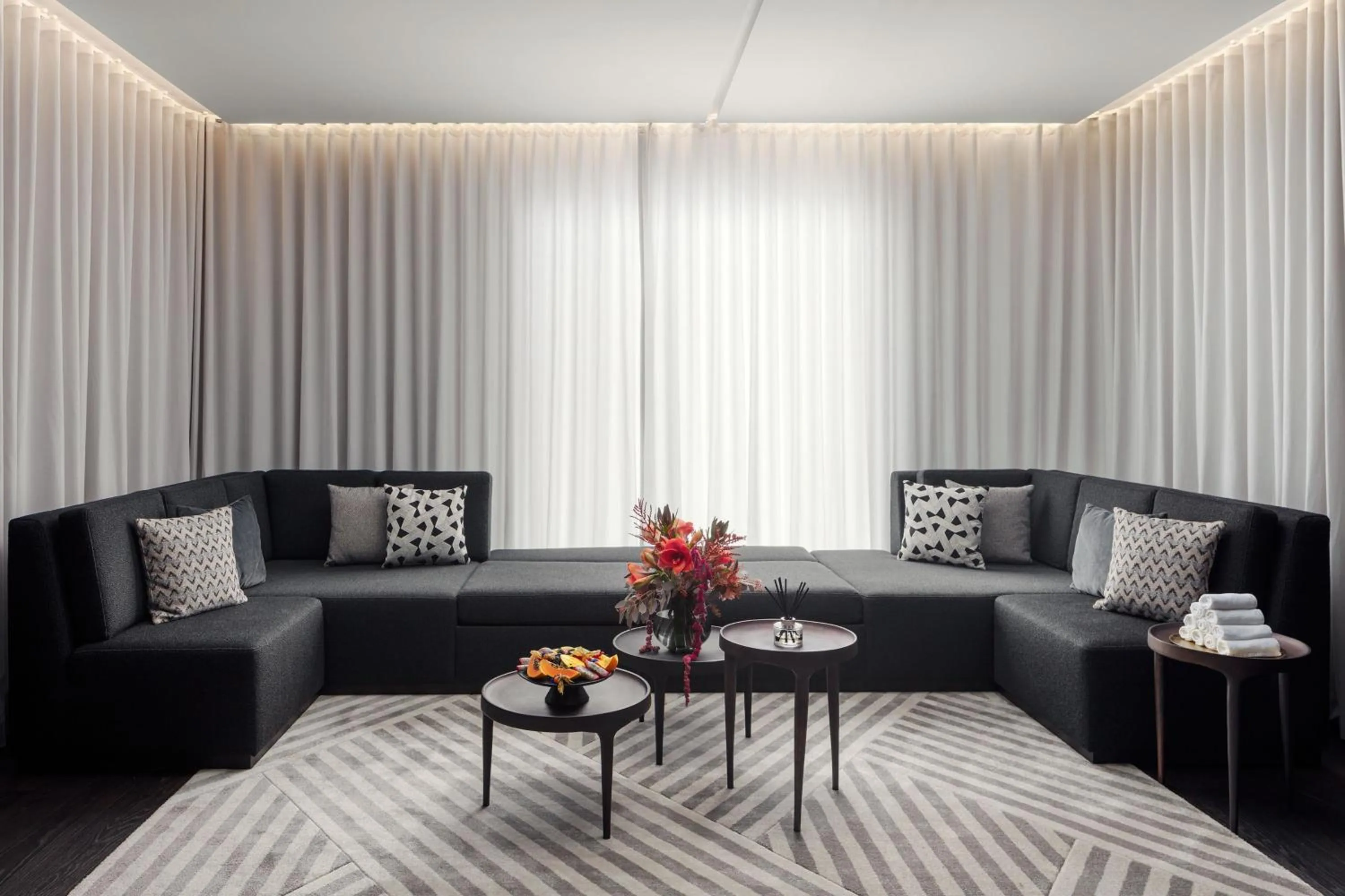 Lounge or bar in Koenigshof, a Luxury Collection Hotel, Munich