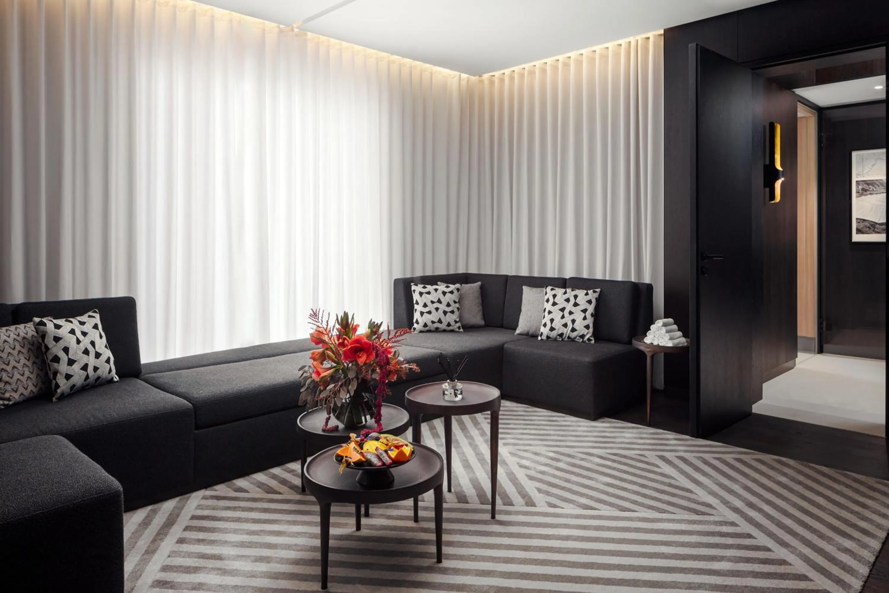 Lounge or bar in Koenigshof, a Luxury Collection Hotel, Munich