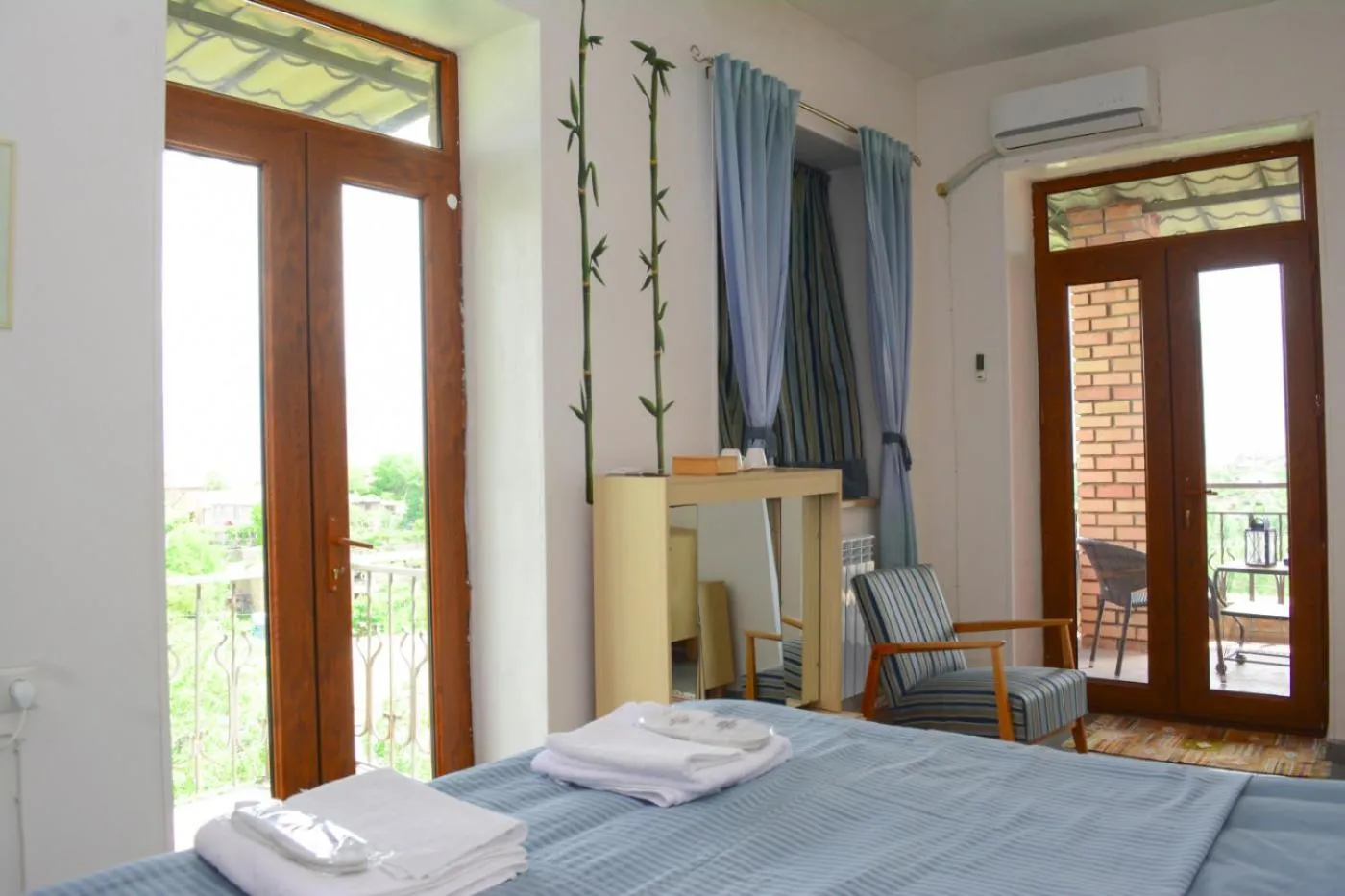 Double Room with Two Balconies - single occupancy in Old Bridge B&B