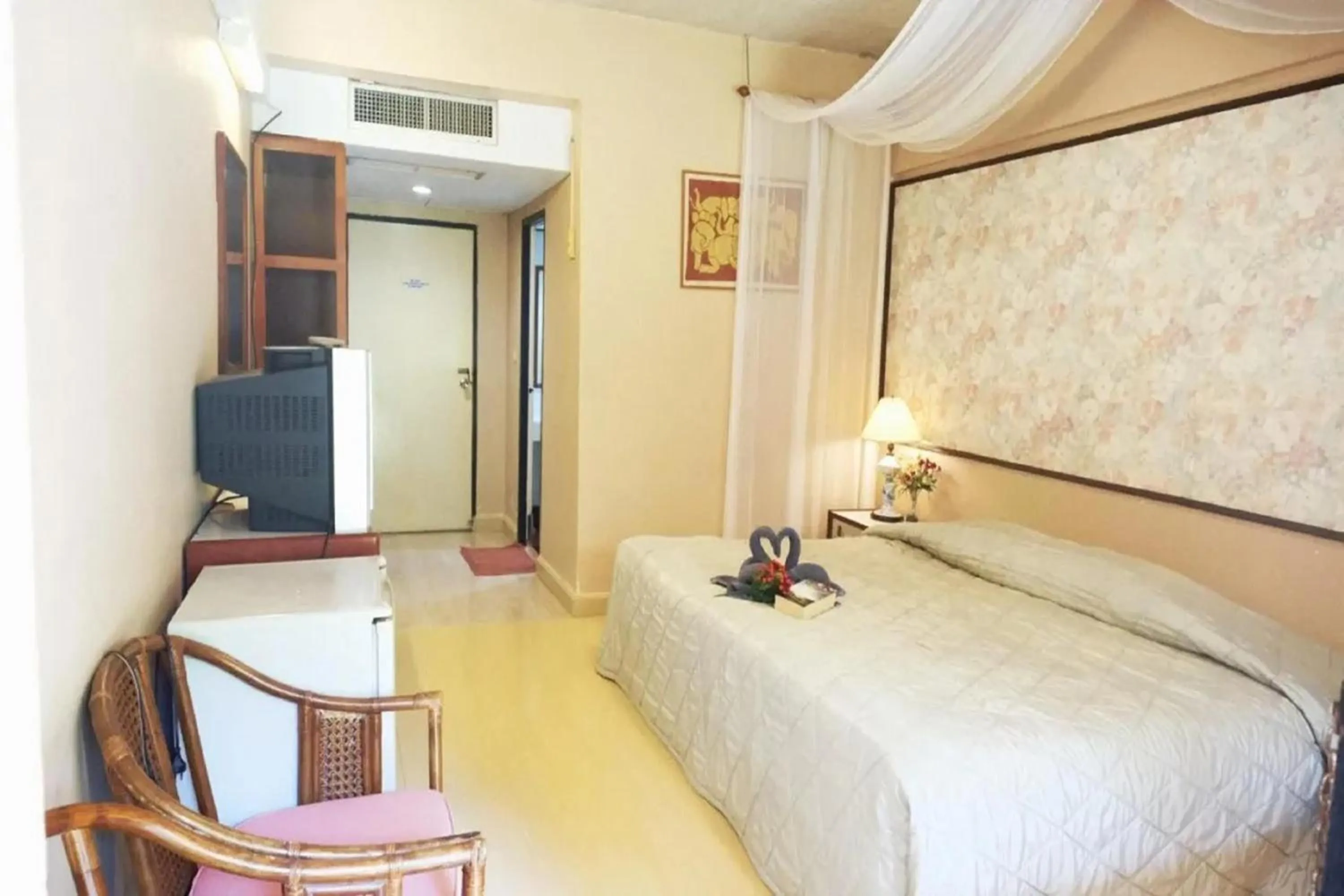 Bedroom, Bed in Safari Riviera Resort