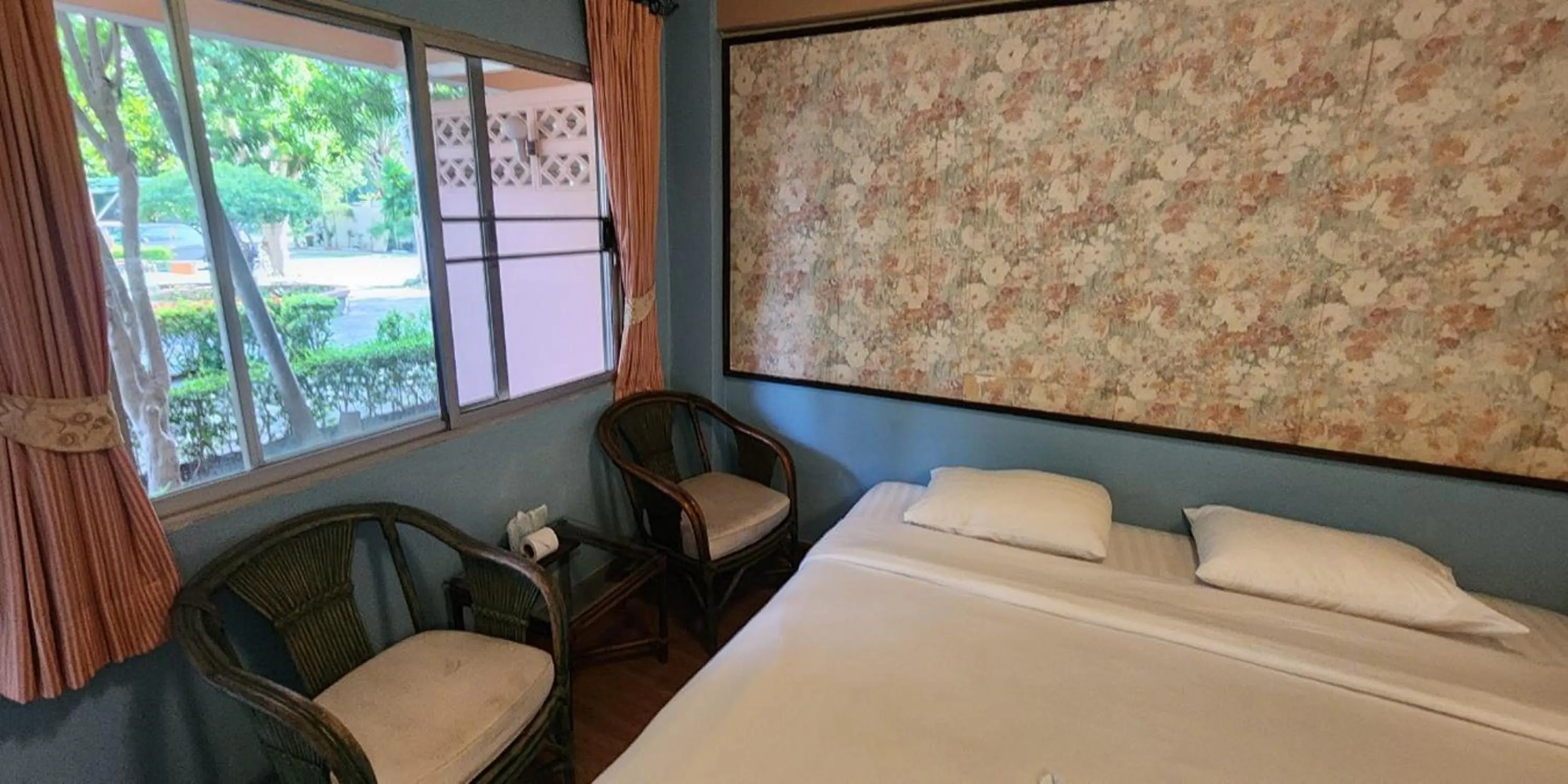 Bedroom, Bed in Safari Riviera Resort