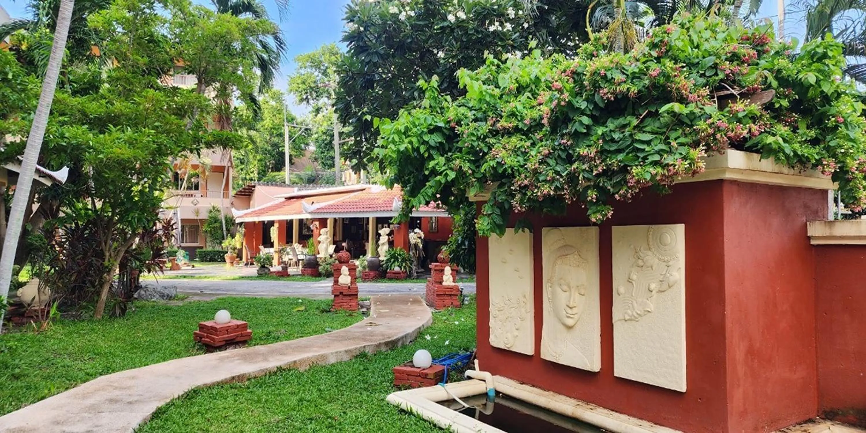 Property building in Safari Riviera Resort