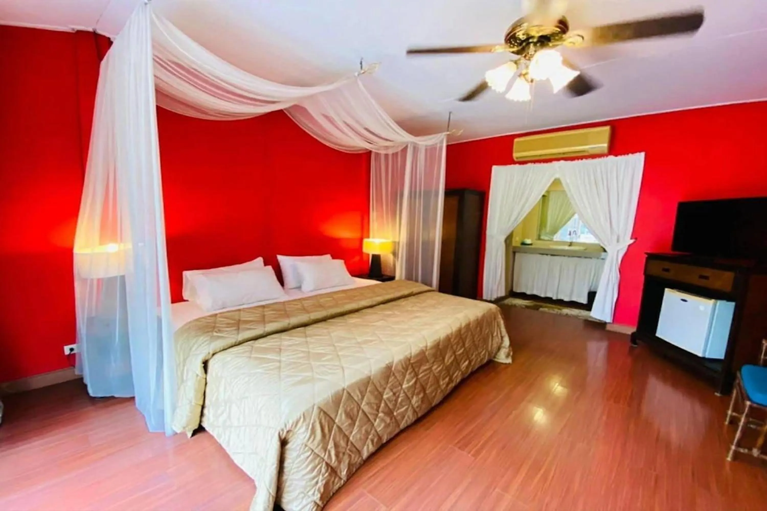 Photo of the whole room, Bed in Safari Riviera Resort