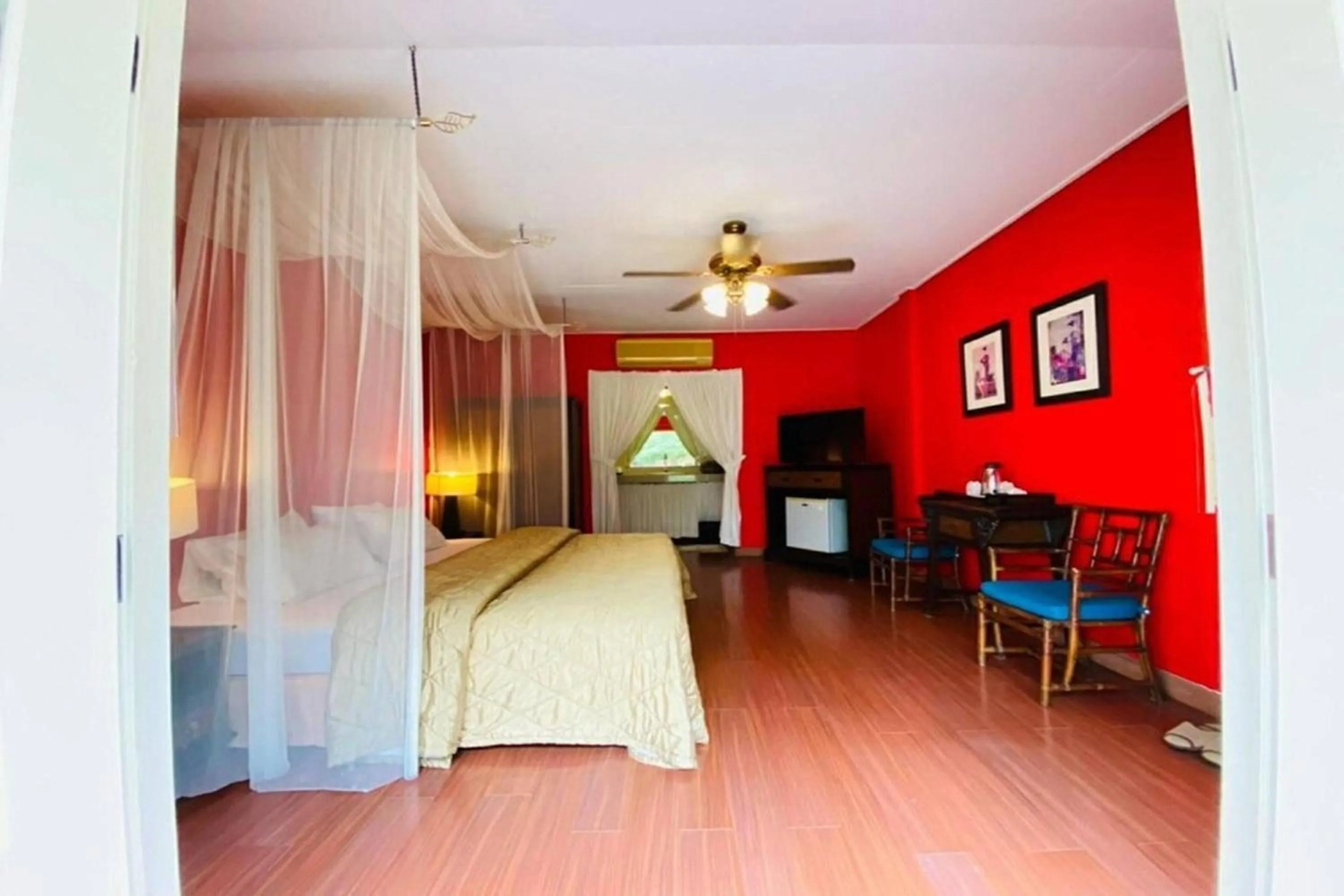 Bedroom, Bed in Safari Riviera Resort