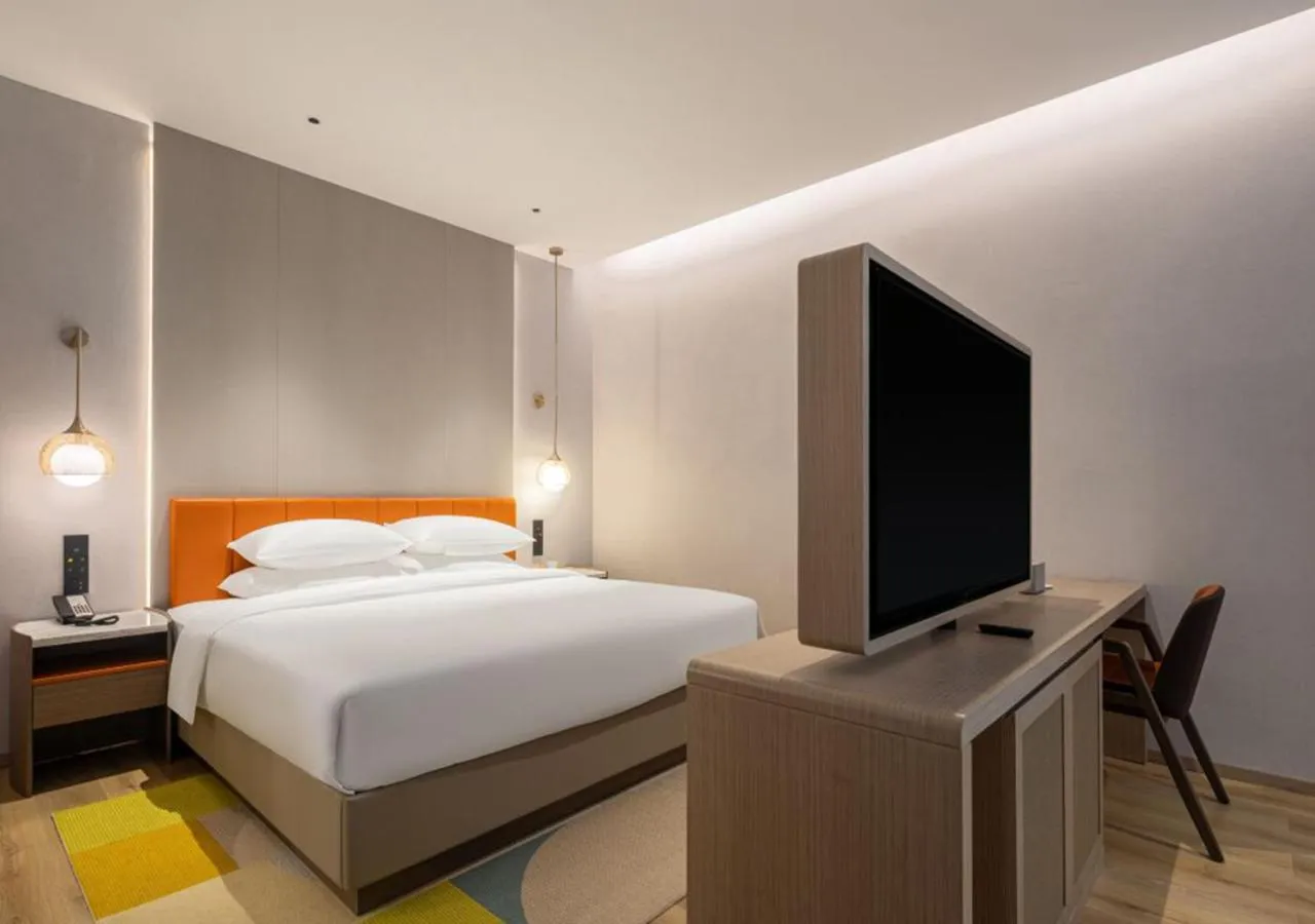 Bed in Home2 Suite by Hilton Chongqing South Bank