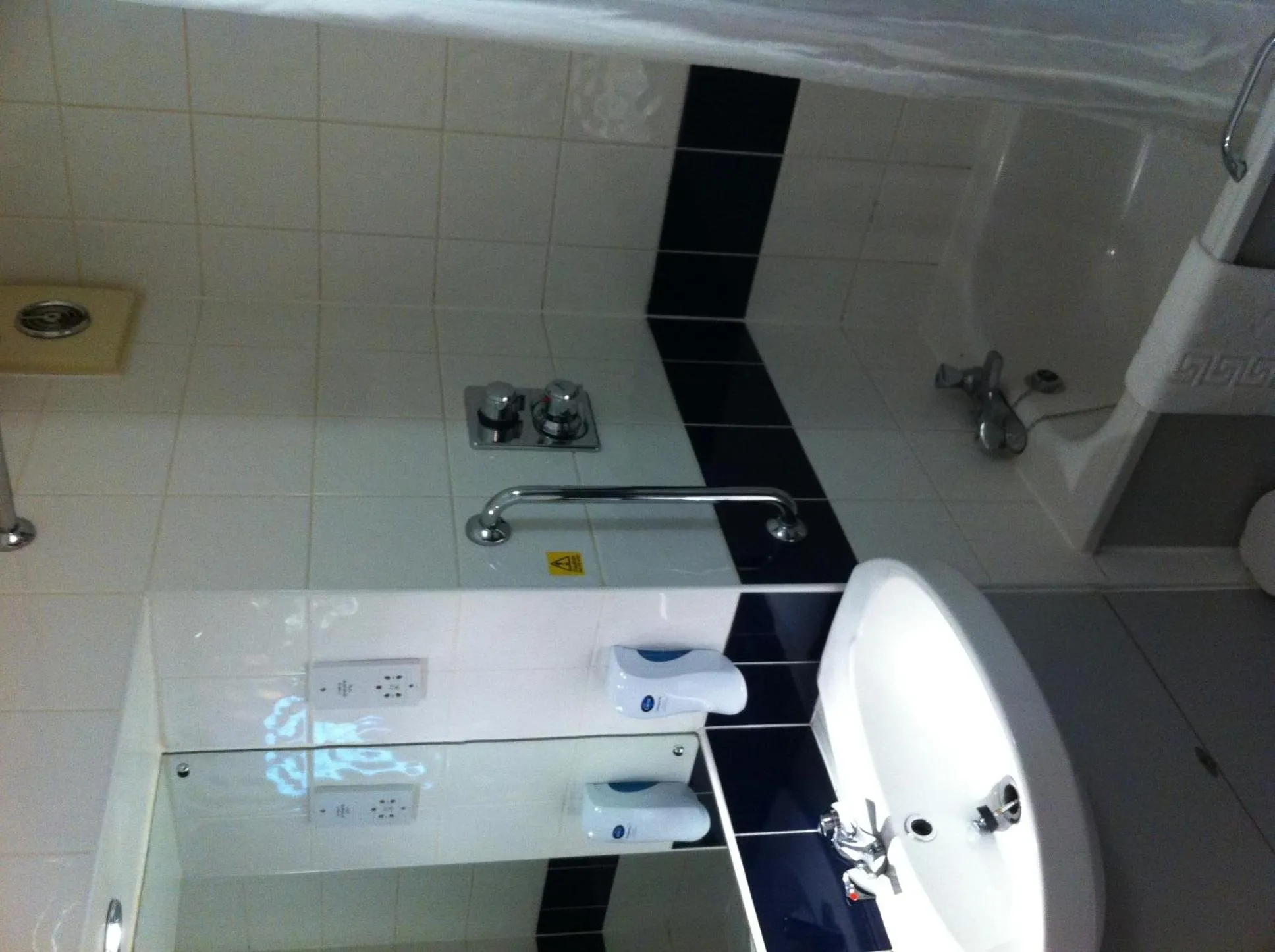 Bathroom in Days Inn Hotel Abington - Glasgow