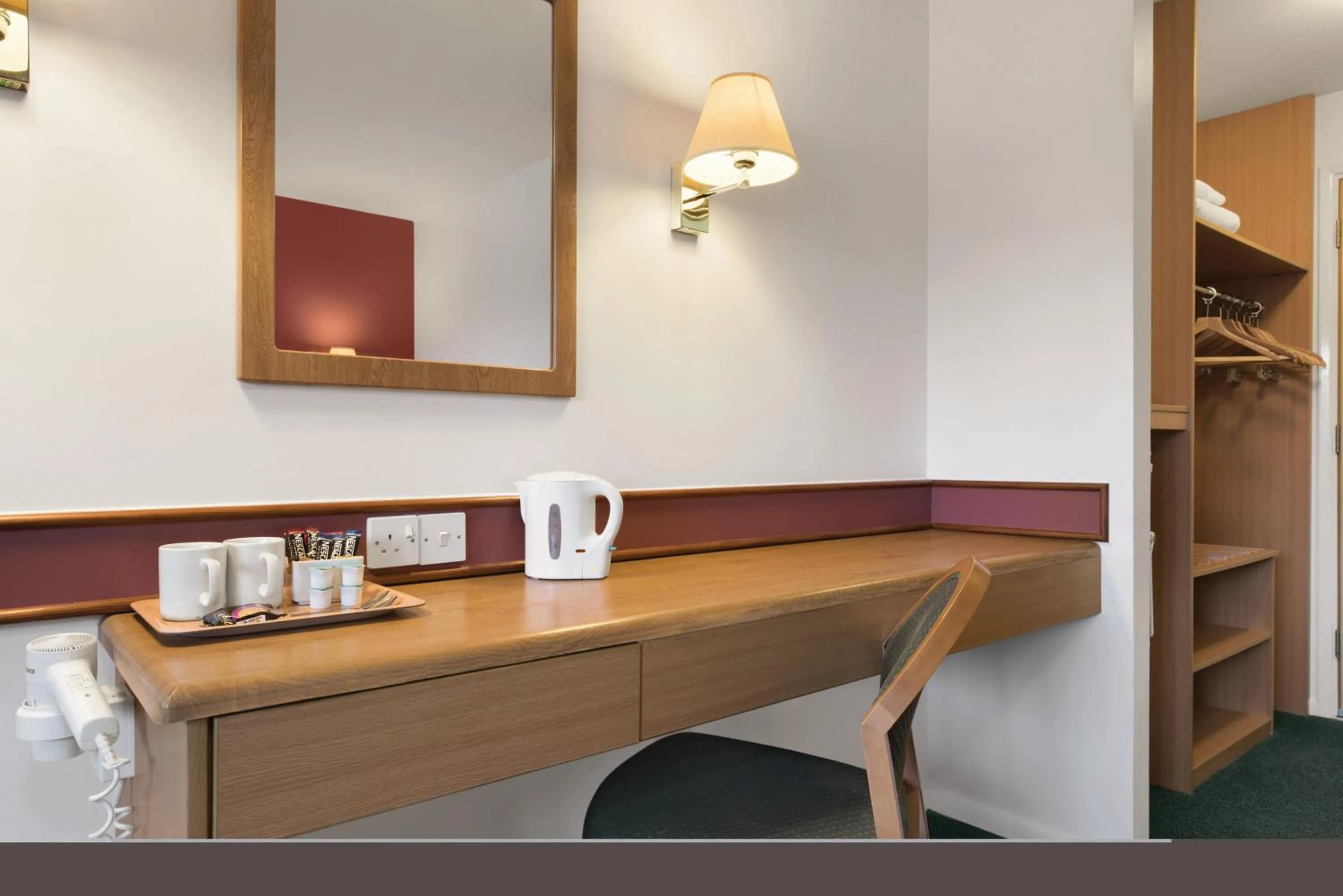 Coffee/tea facilities in Days Inn Hotel Abington - Glasgow