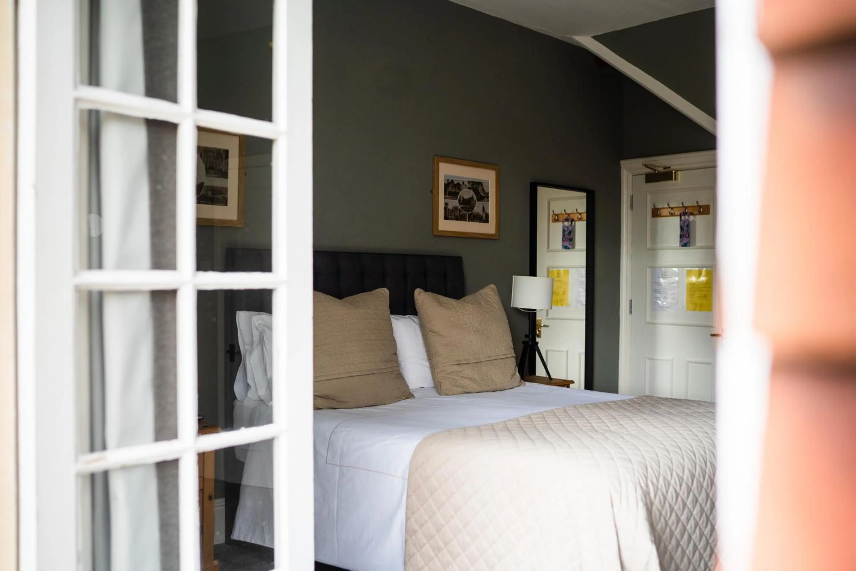 Bed in The Plough Itchen Abbas