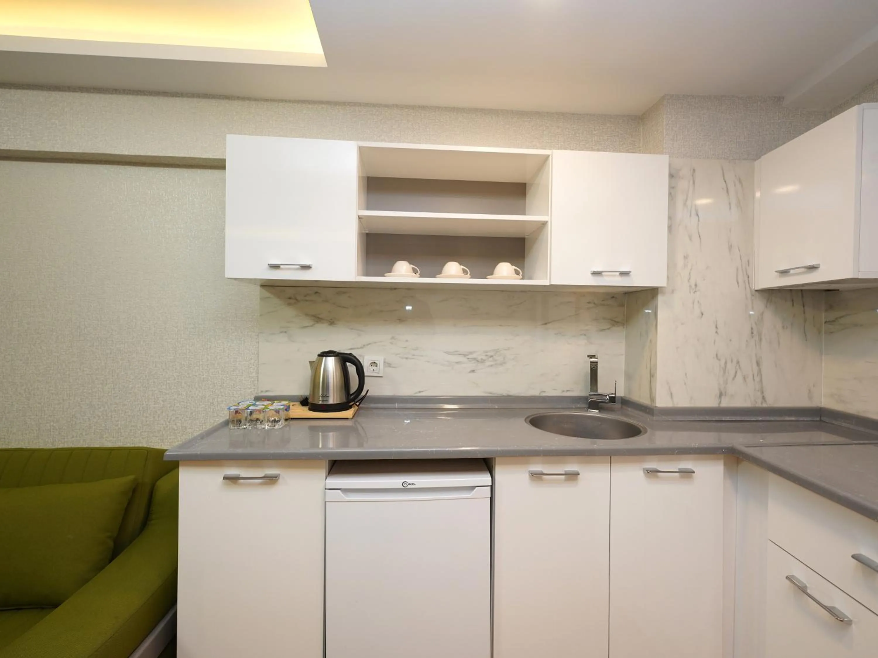 Kitchen or kitchenette in gazelle suites