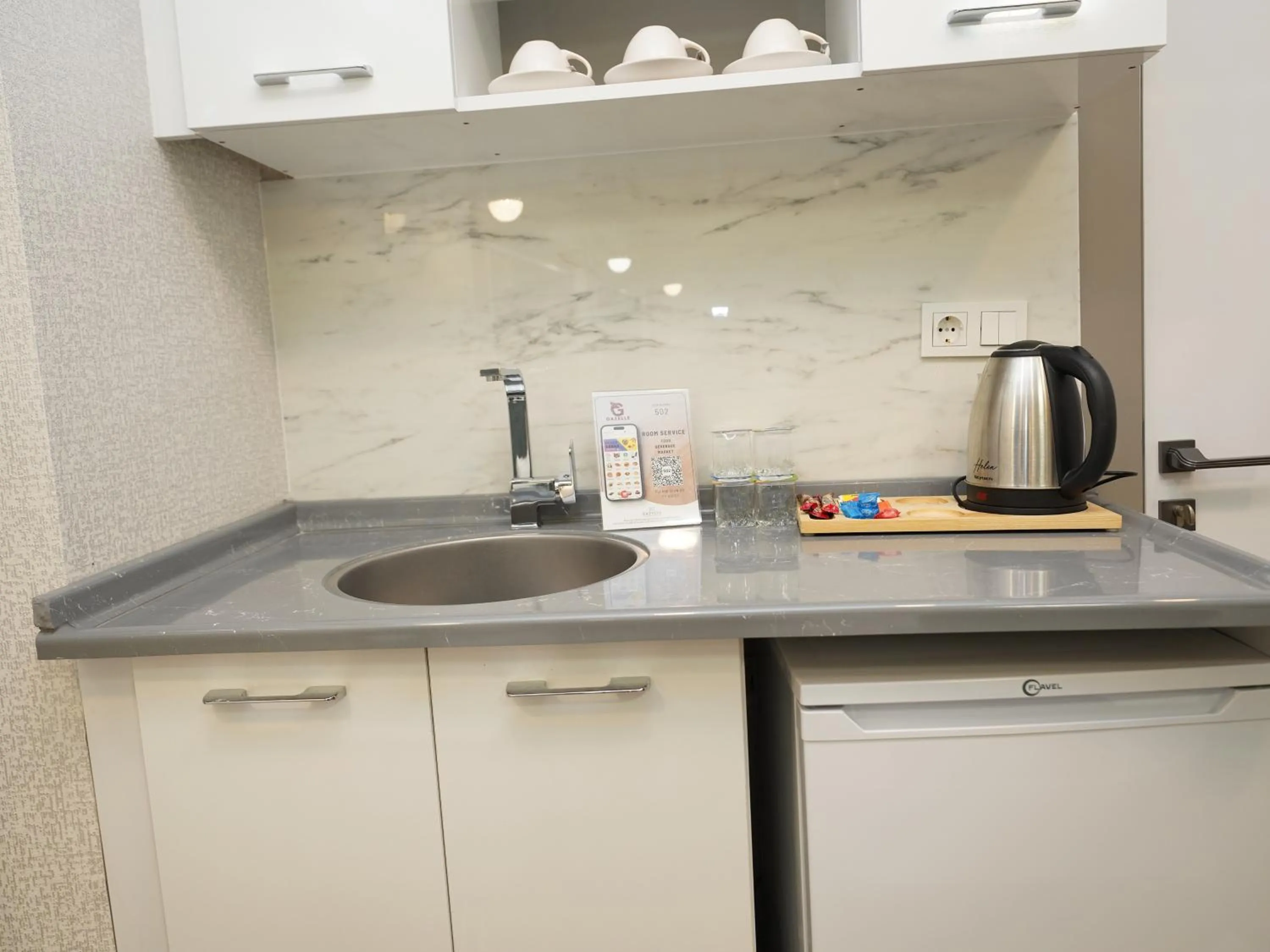 Coffee/tea facilities in gazelle suites