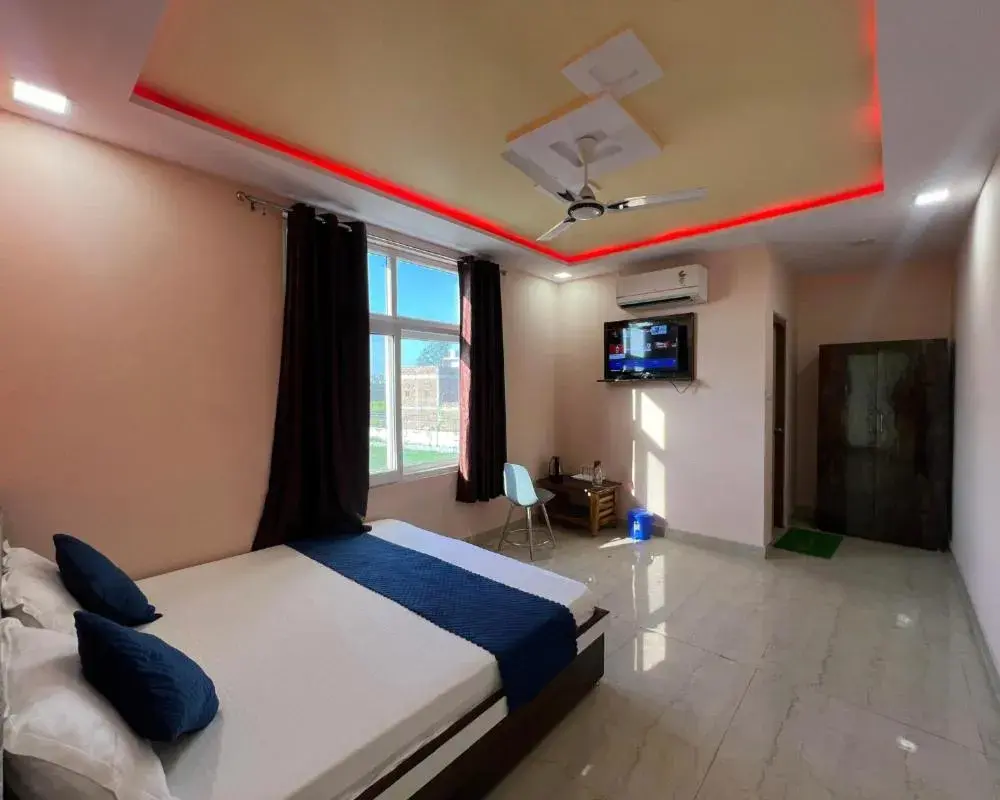 Deluxe King Room in Asha Hotel Deluxe King Room in Asha Hotel