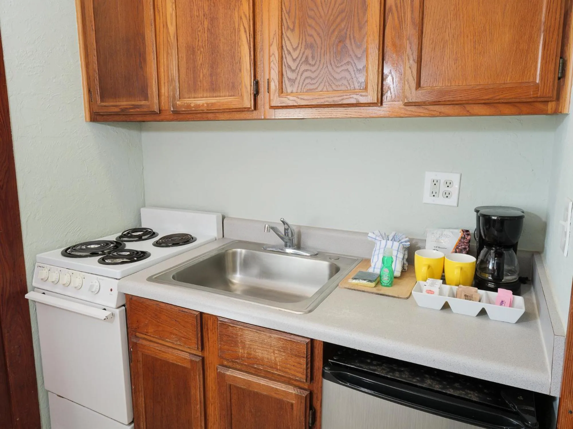 Coffee/tea facilities in Sea Aire Oceanfront Inn