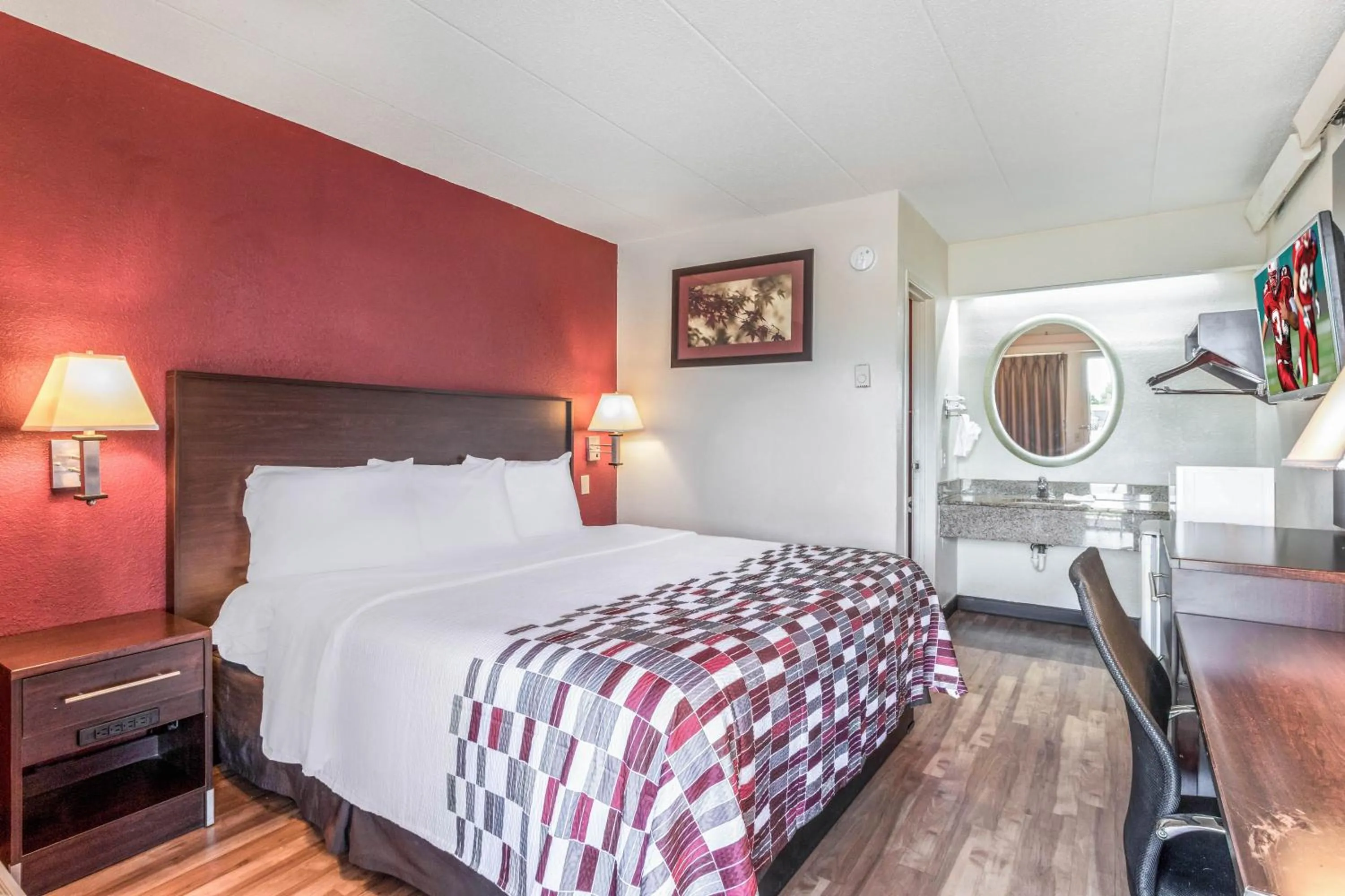 Bedroom in Red Roof Inn Columbia, MO