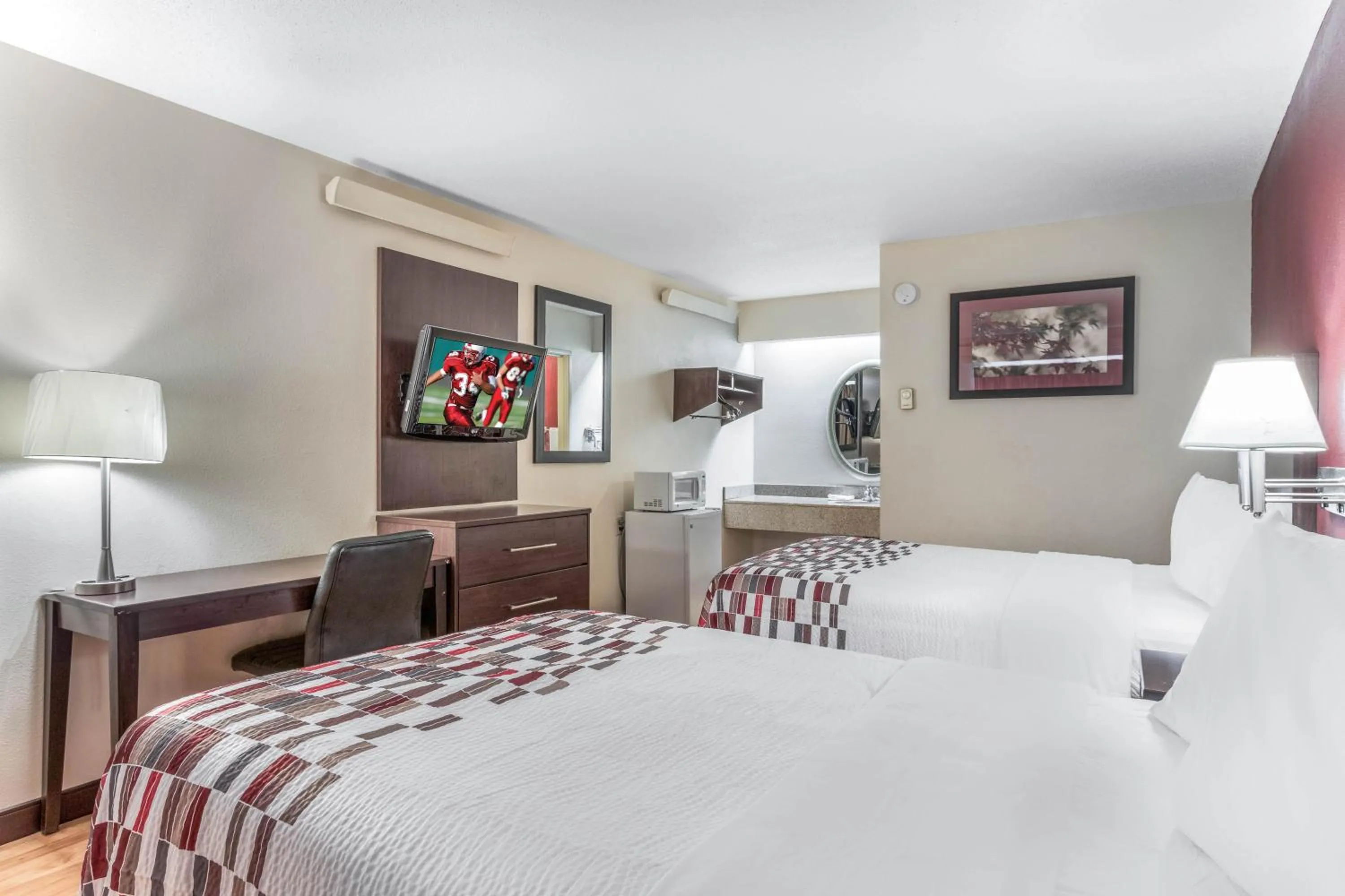 Bedroom in Red Roof Inn Columbia, MO