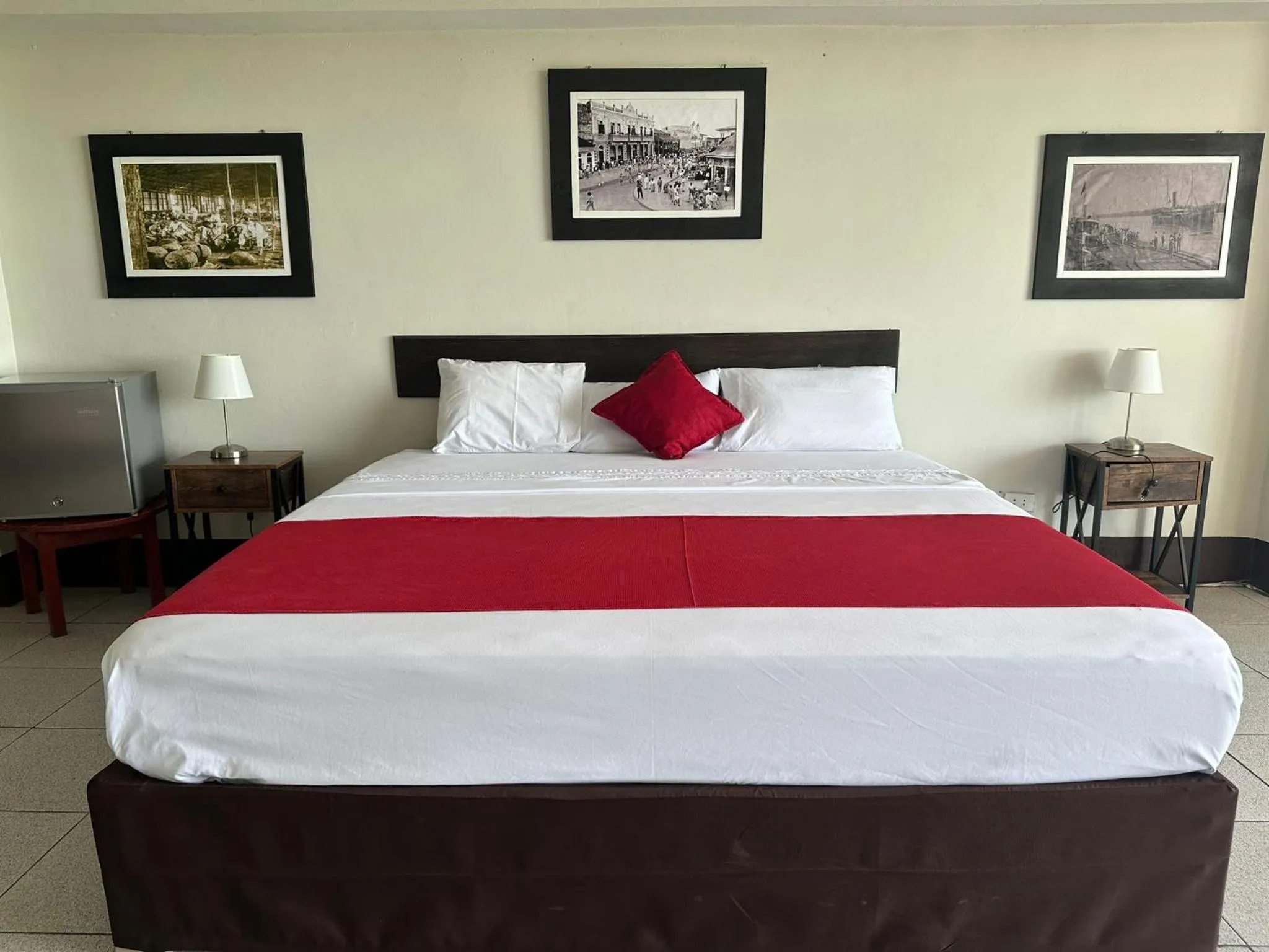 Bed in La Posada del Cauchero Hotel & Suites