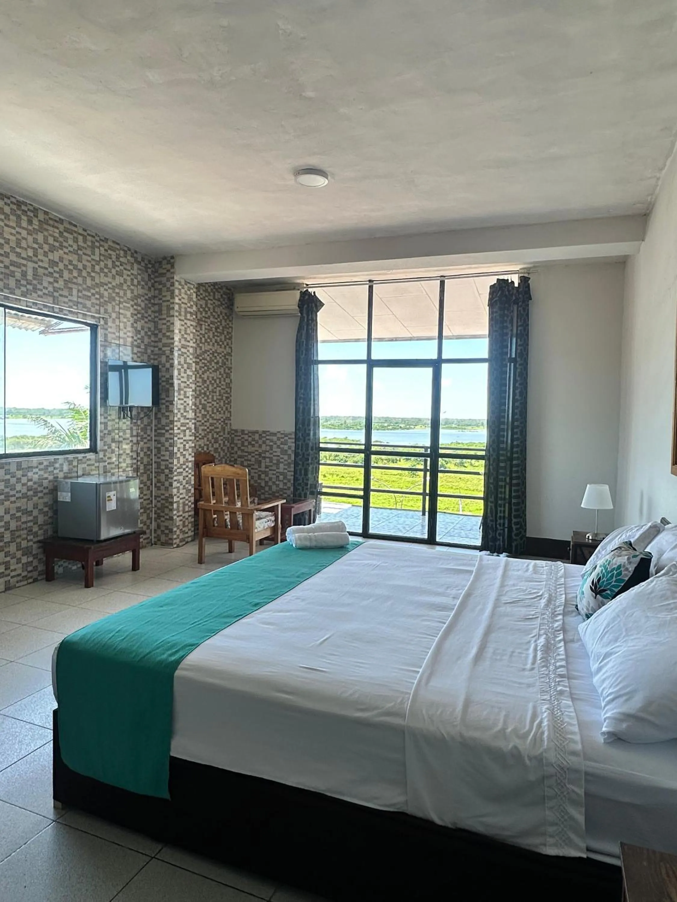 Bed in La Posada del Cauchero Hotel & Suites