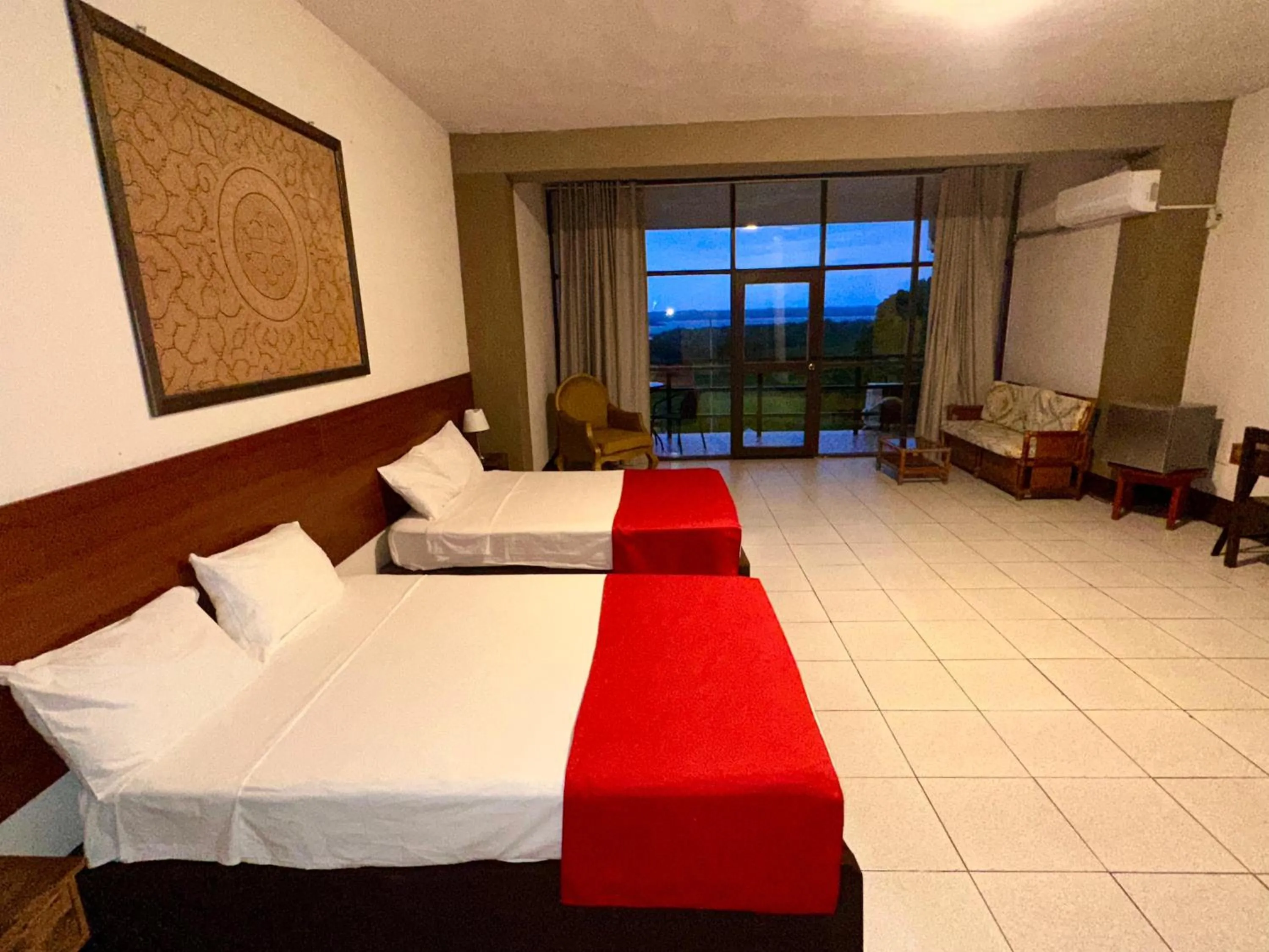 Bed in La Posada del Cauchero Hotel & Suites