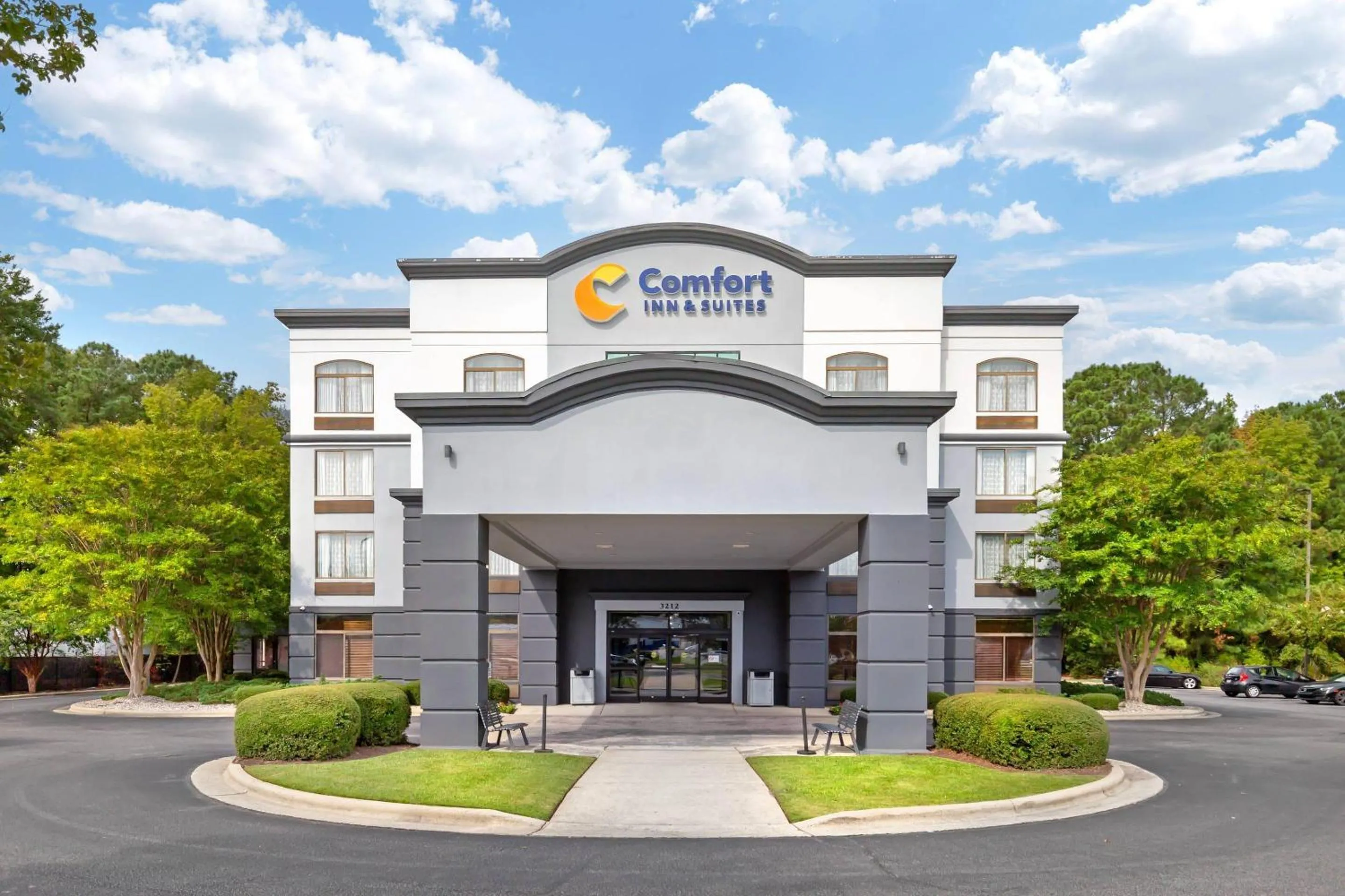 Property building in Comfort Inn & Suites Greenville Near East Carolina University