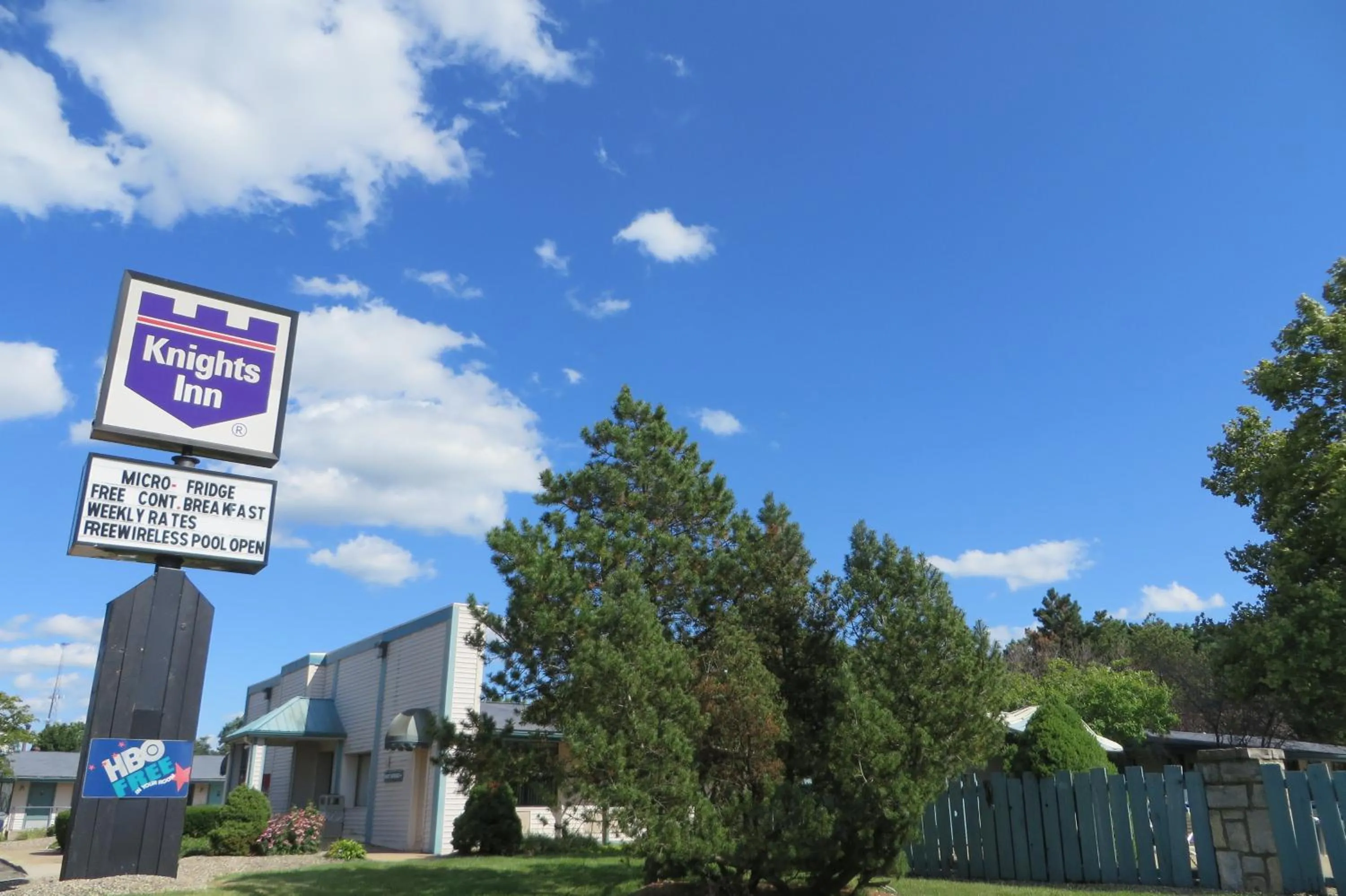 Property building in Knights Inn Canton