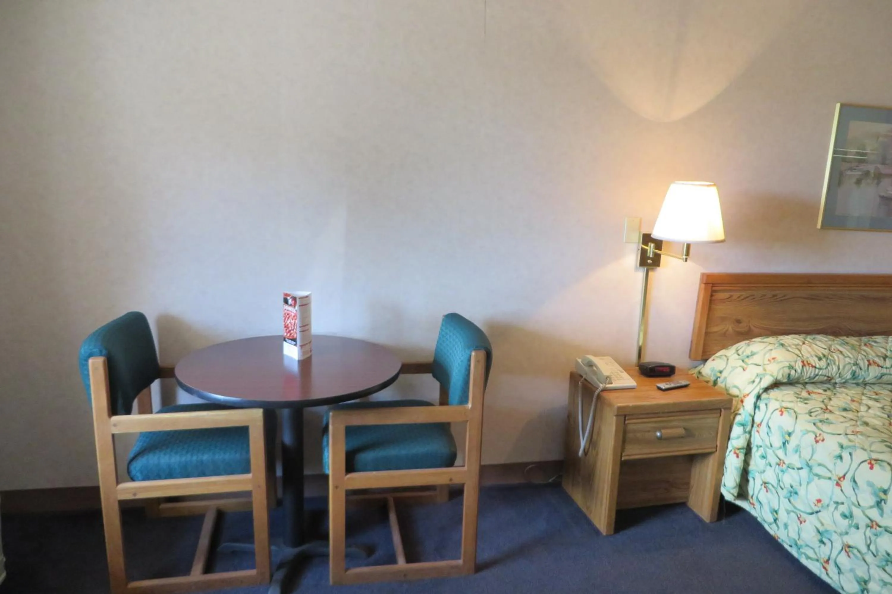 Seating area in Knights Inn Canton