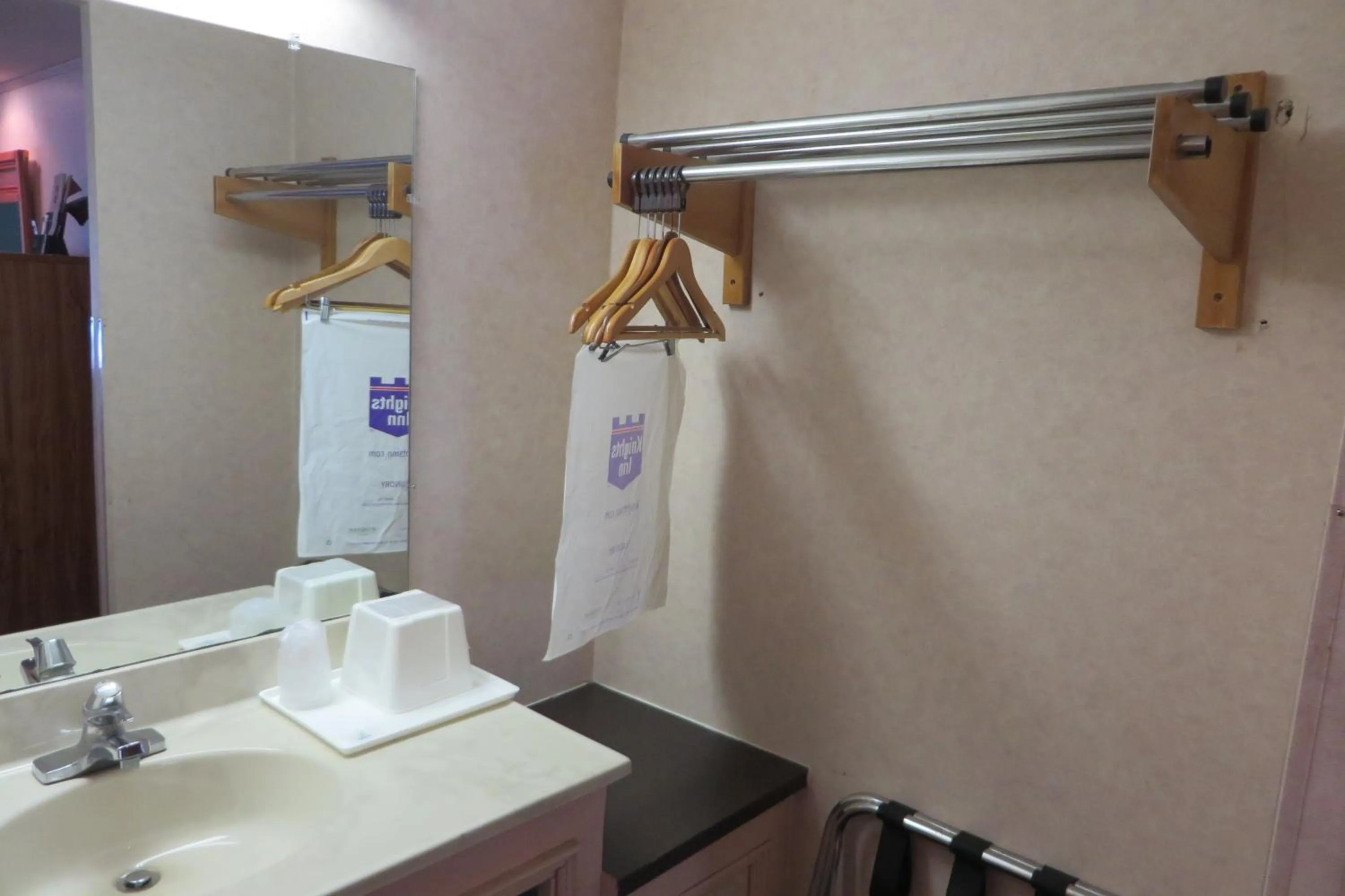 Bathroom in Knights Inn Canton