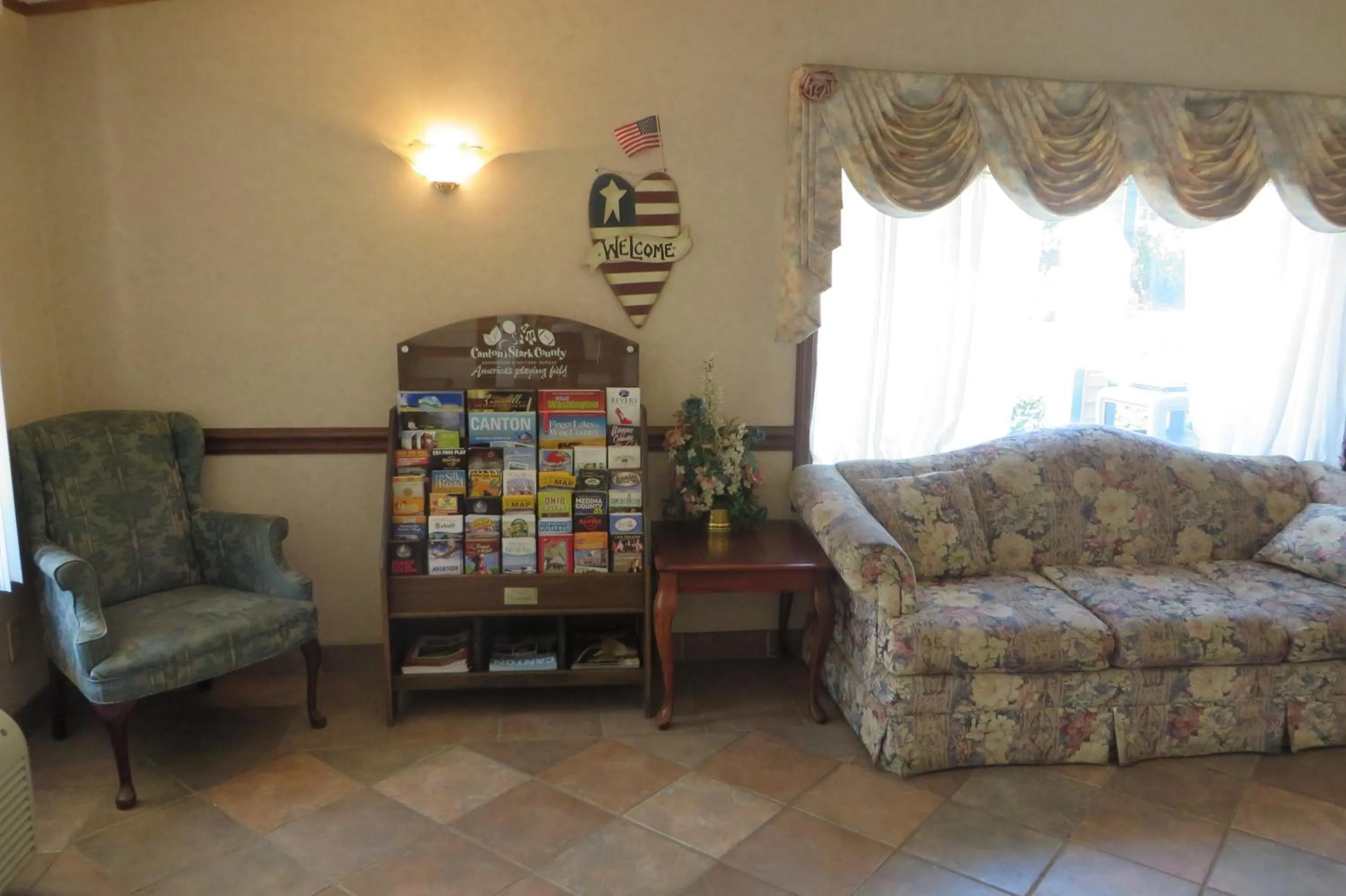 Lobby or reception, Seating Area in Knights Inn Canton