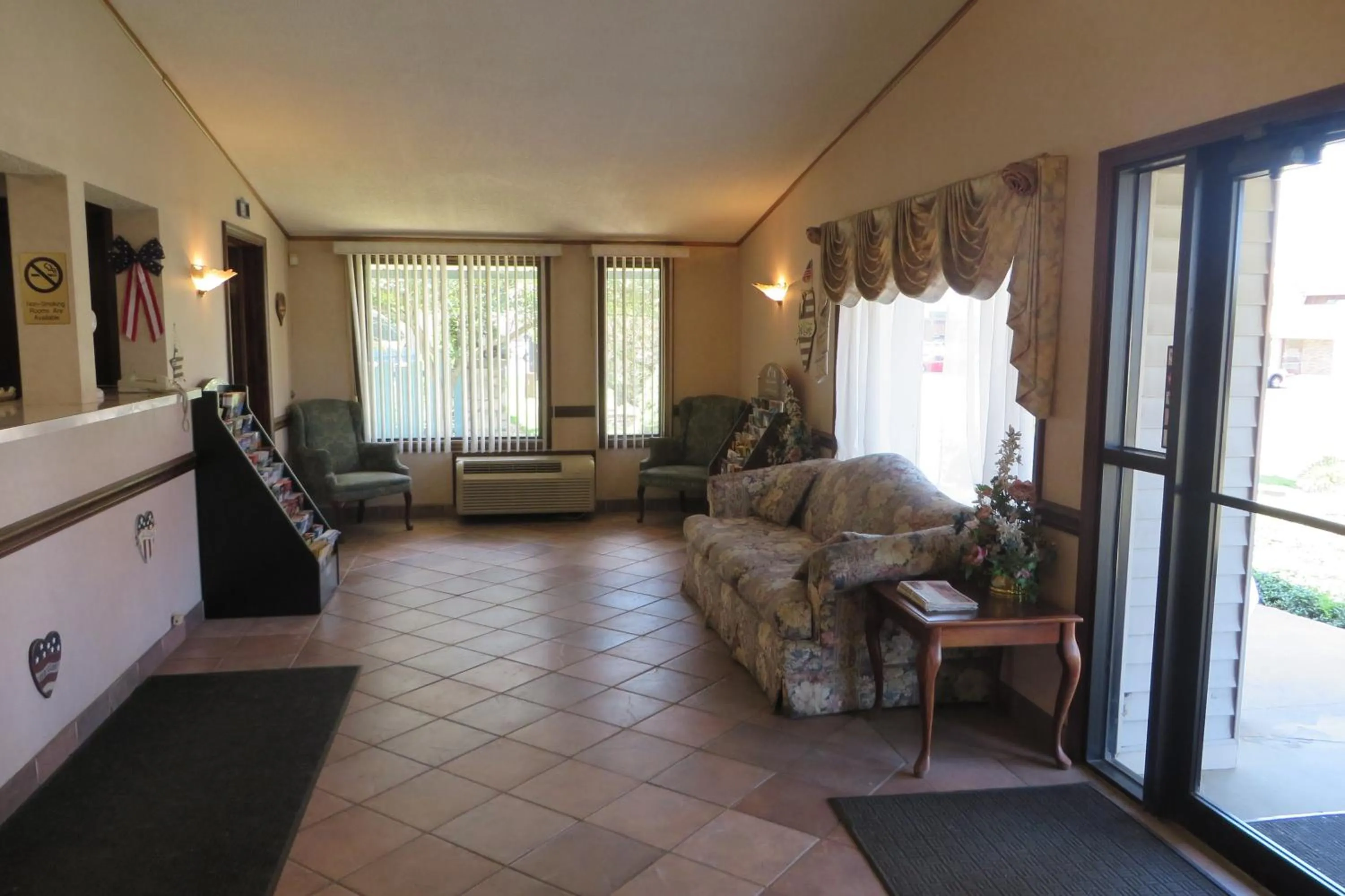 Lobby or reception, Seating Area in Knights Inn Canton