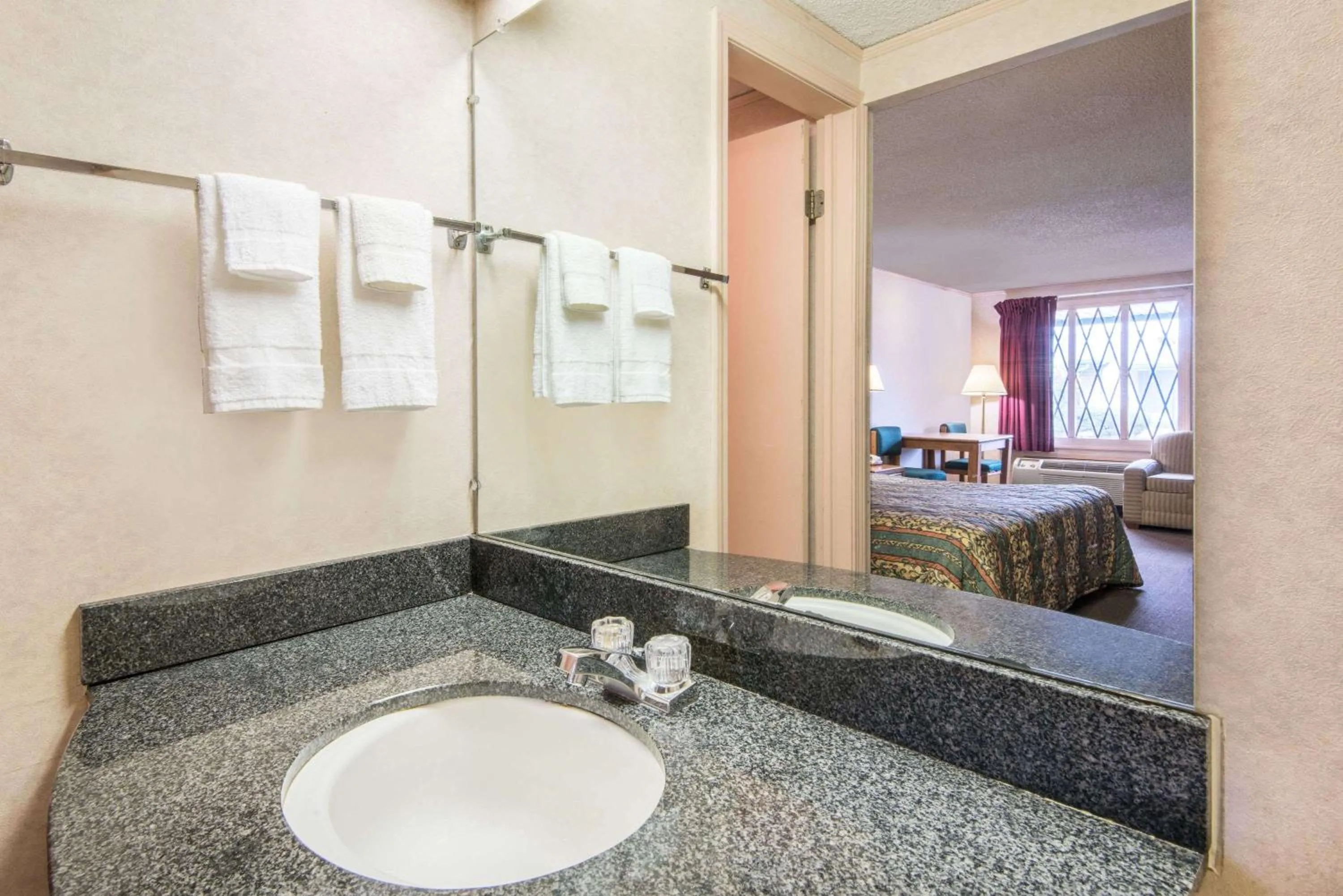 Bathroom in Knights Inn Canton