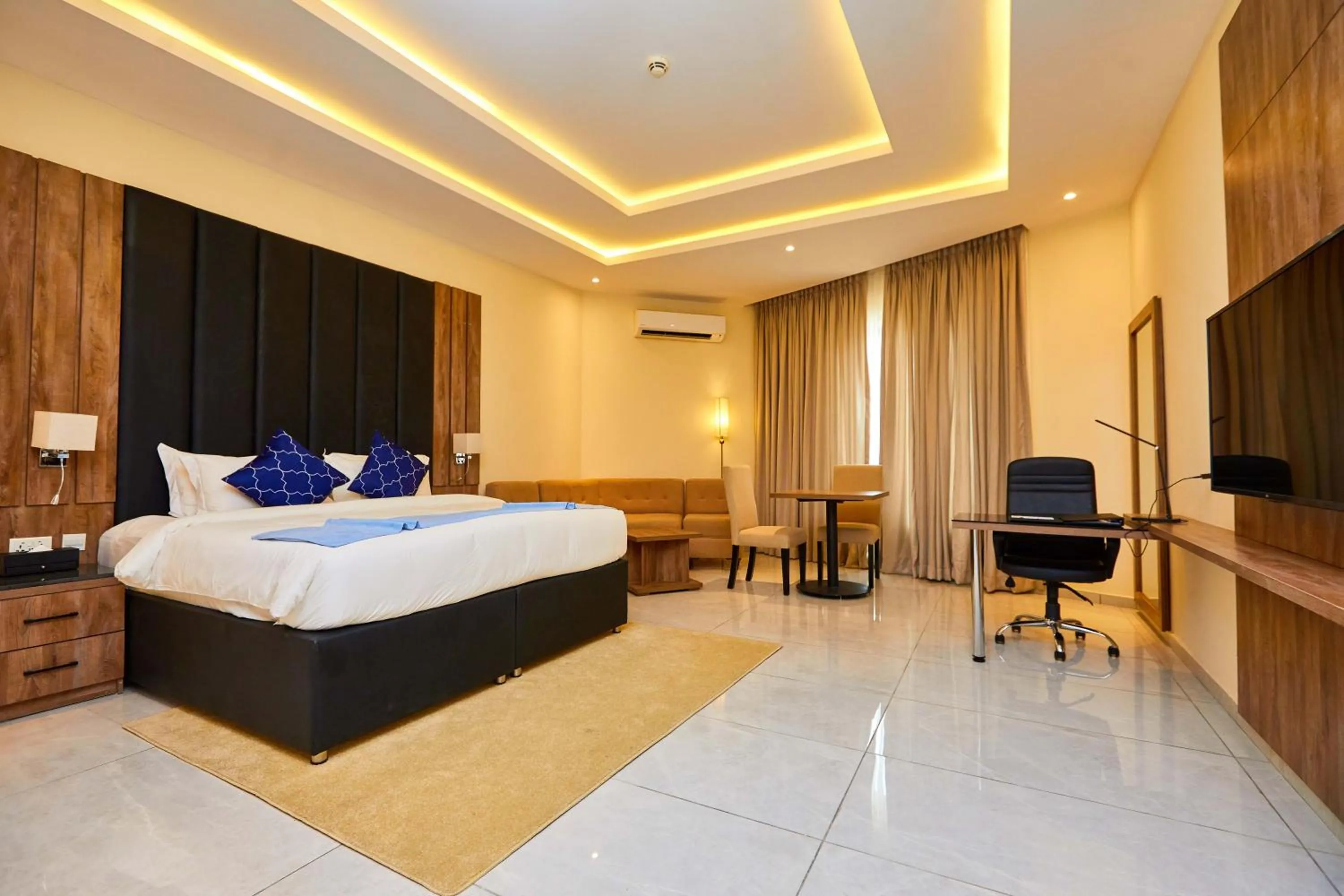 Photo of the whole room, Bed in Vintano Hotel