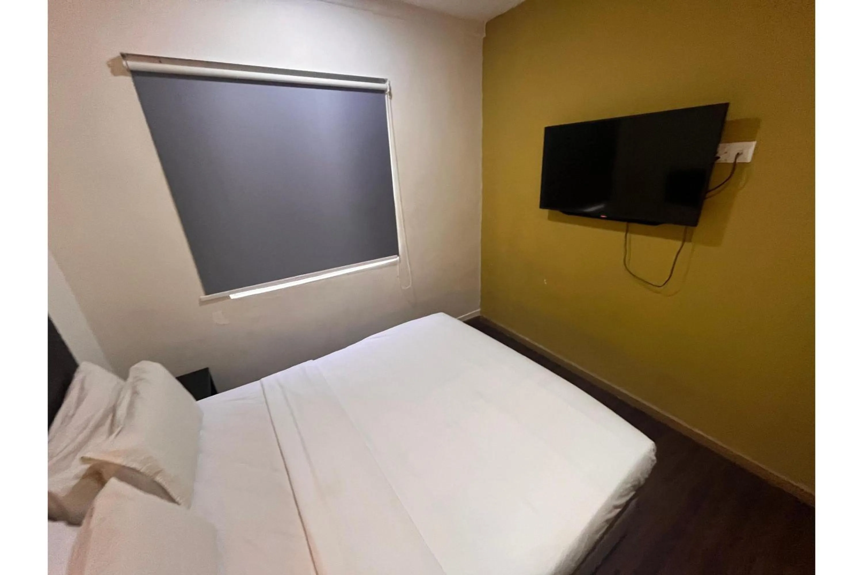 Bedroom, Bed in Grand World Hotel