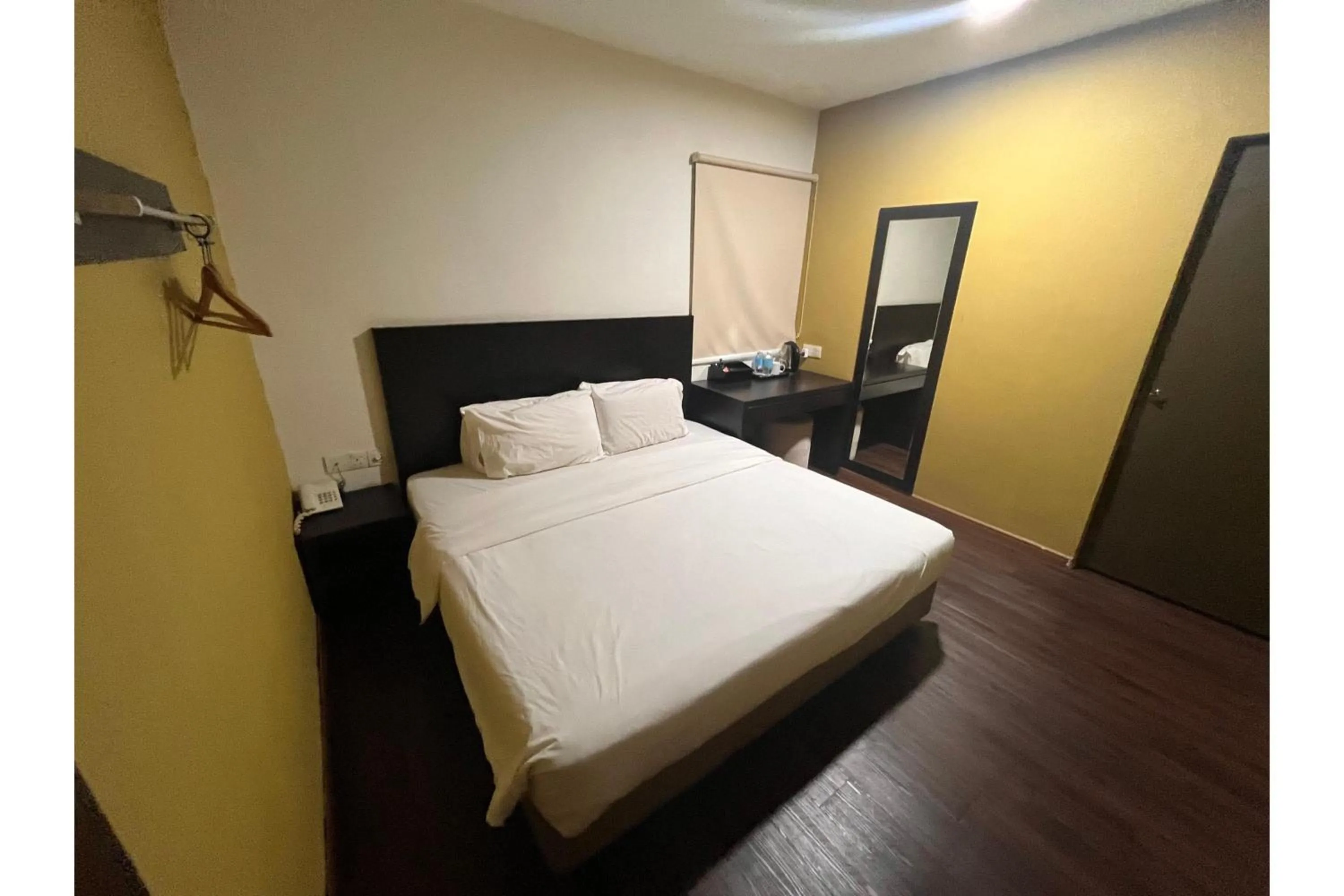 Bedroom, Bed in Grand World Hotel