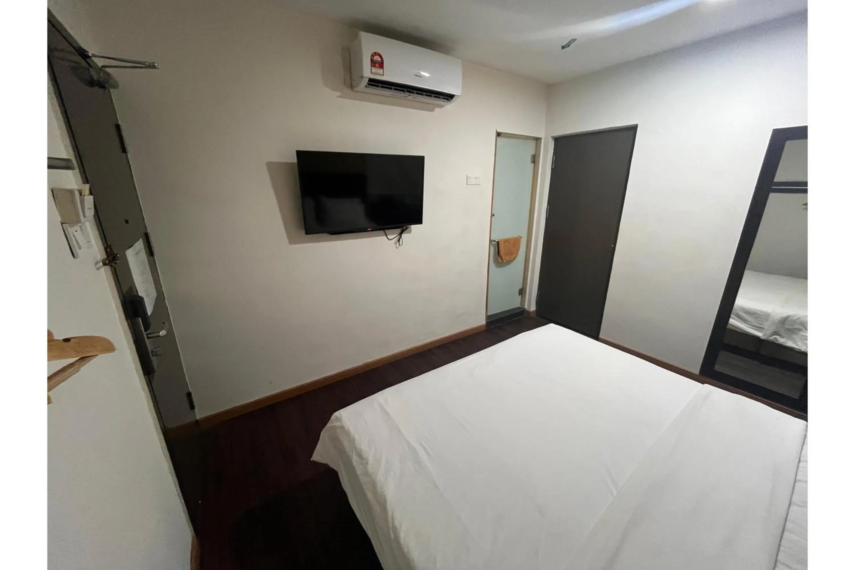 Bedroom, Bed in Grand World Hotel