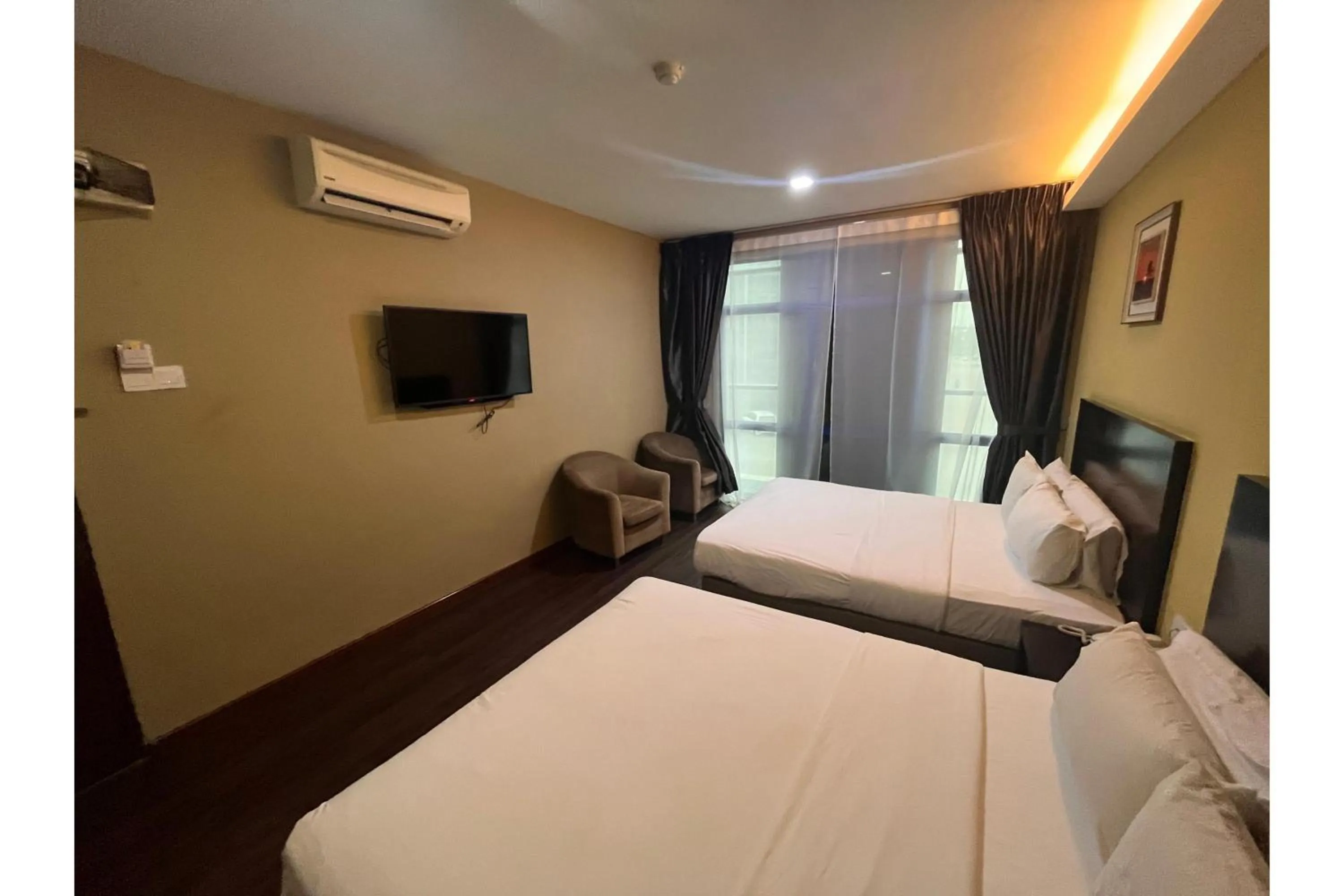 Bedroom, Bed in Grand World Hotel