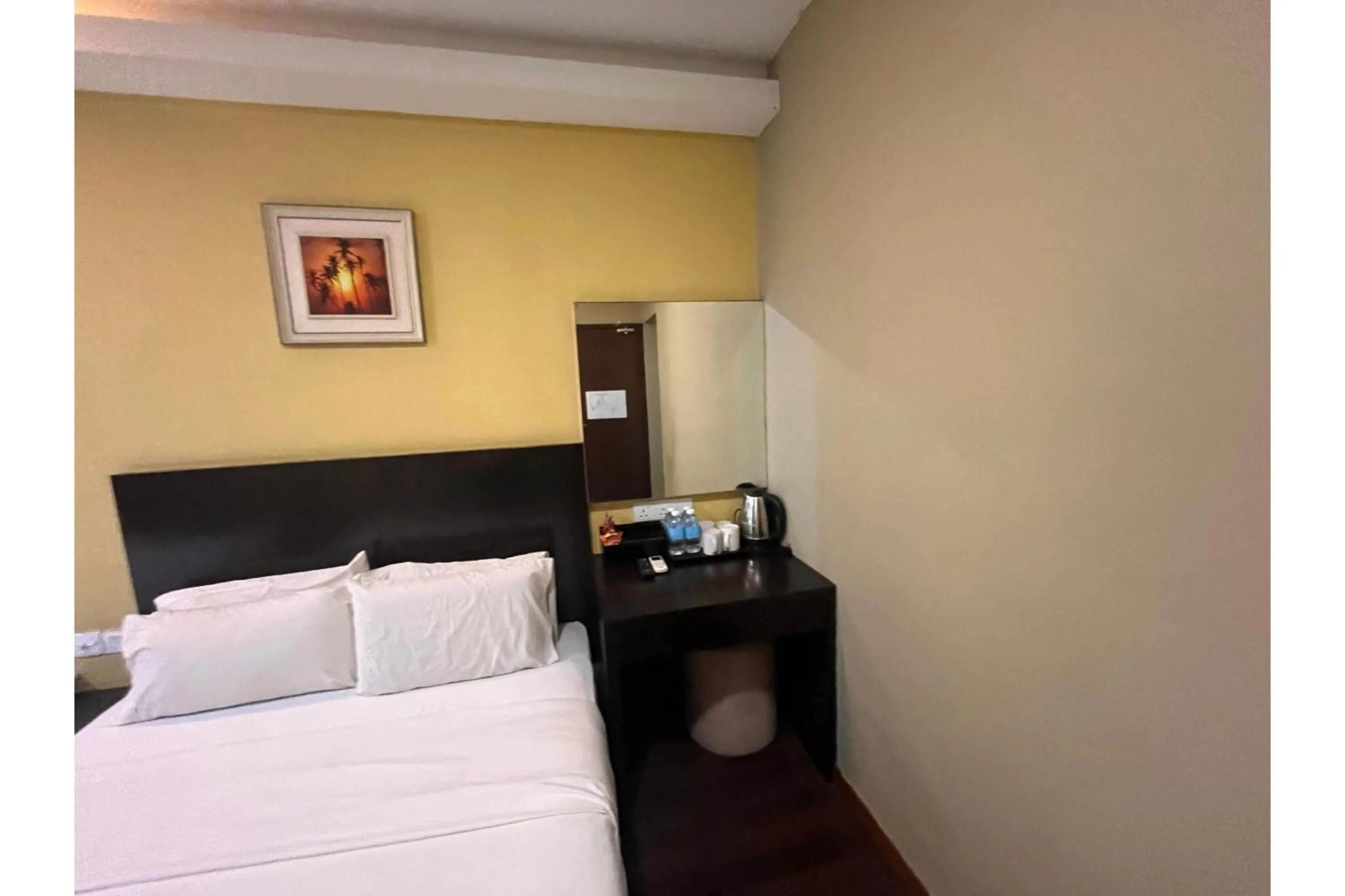 Bedroom, Bed in Grand World Hotel