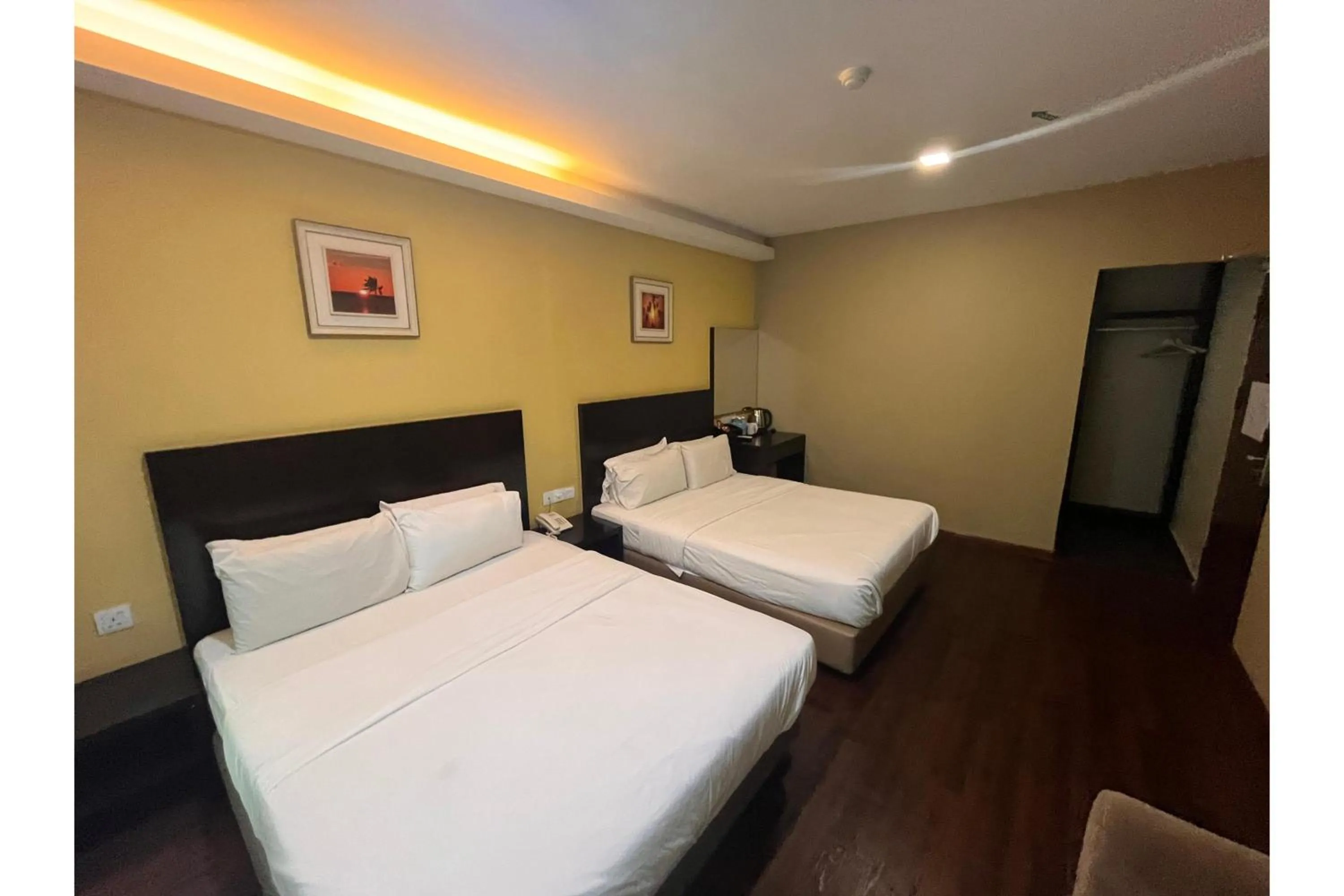 Bedroom, Bed in Grand World Hotel