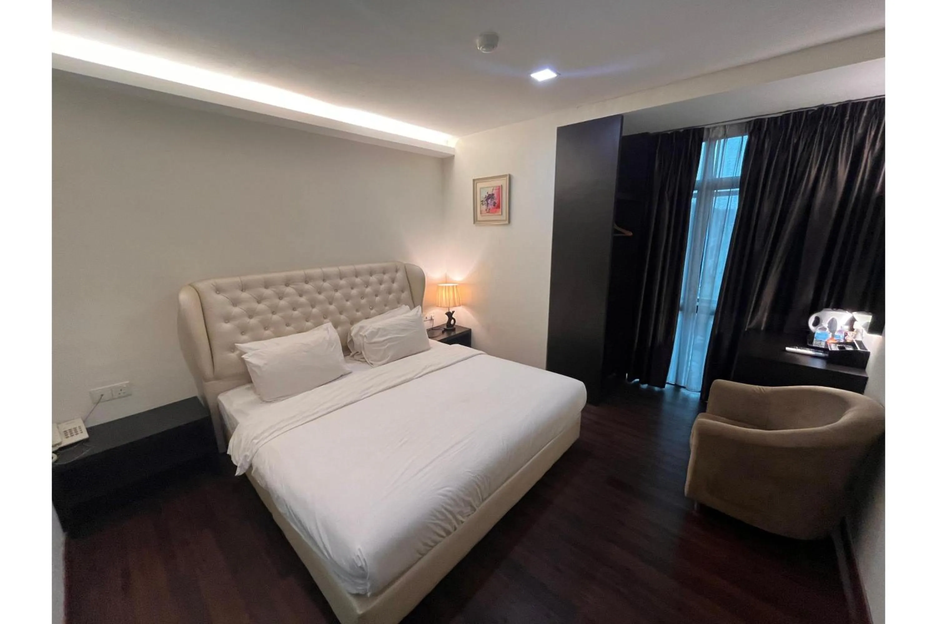 Bedroom, Bed in Grand World Hotel