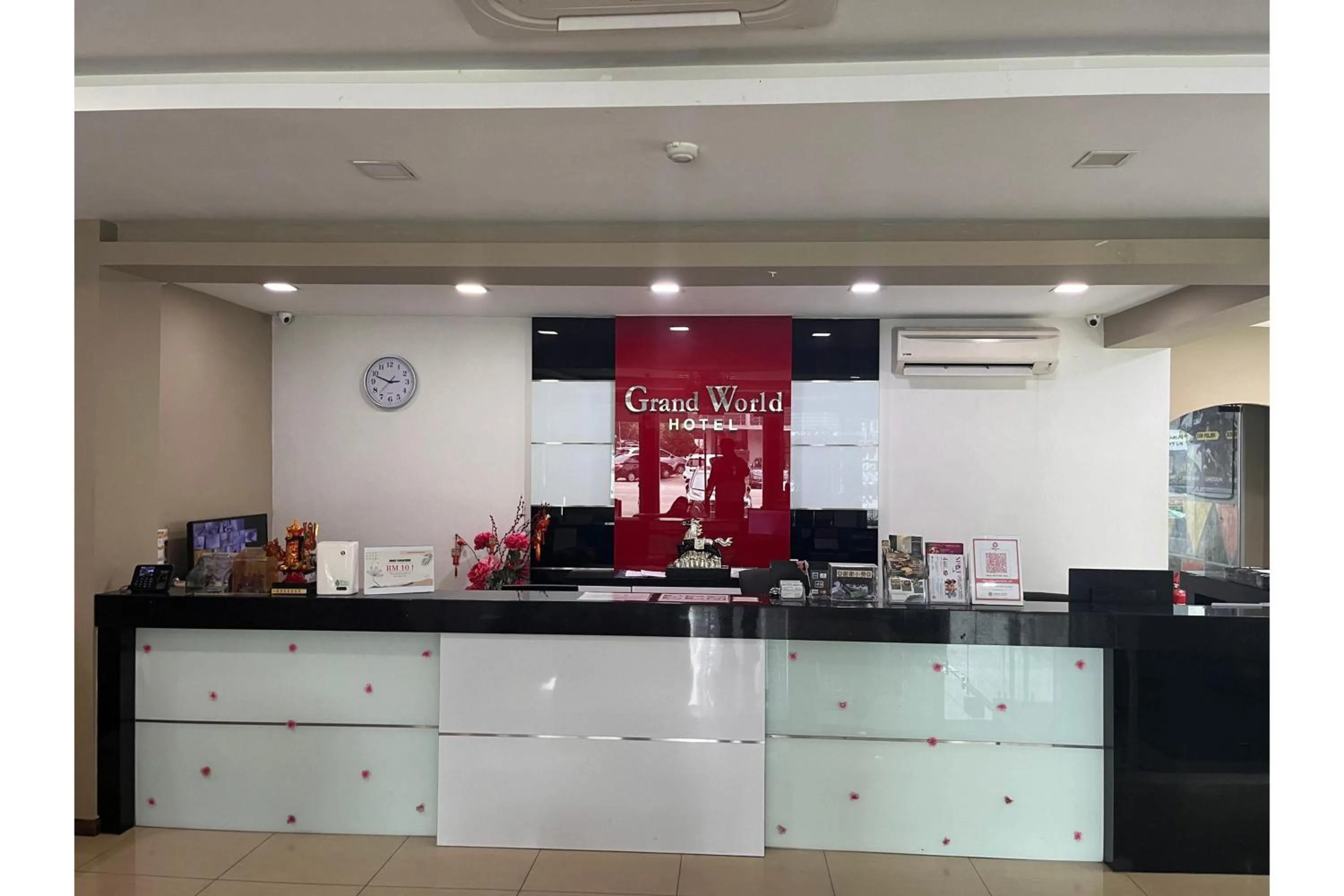 Lobby or reception in Grand World Hotel