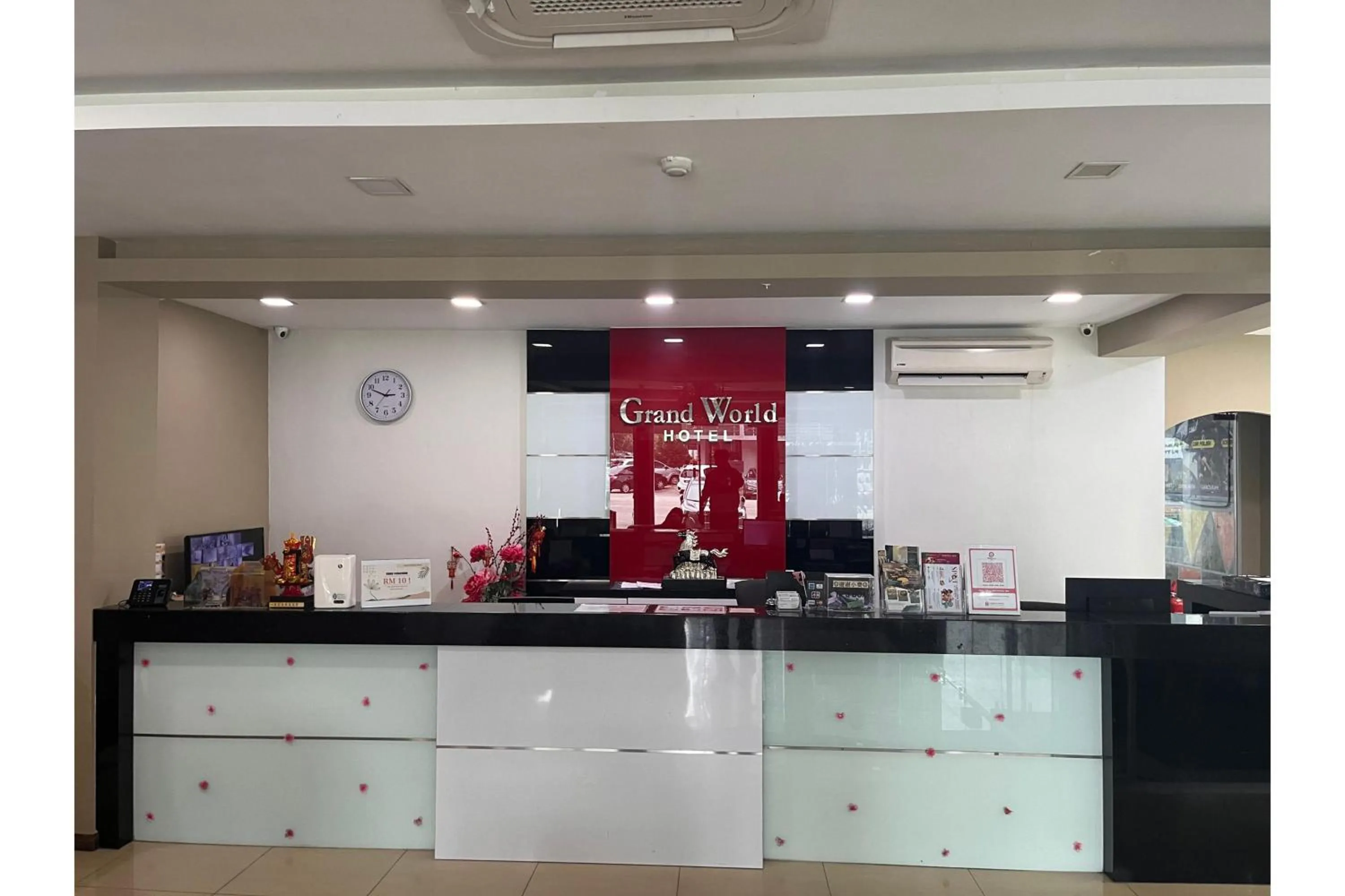 Lobby or reception in Grand World Hotel
