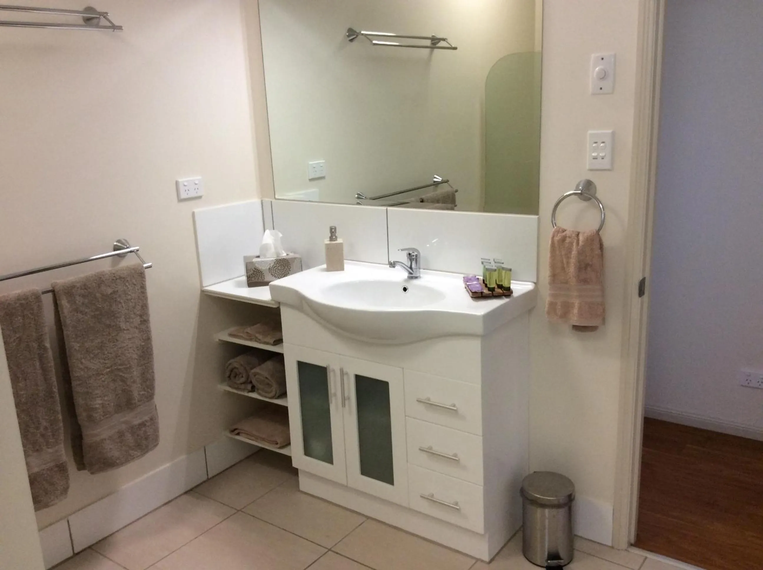 Bathroom in Tinaroo Sunset Retreat