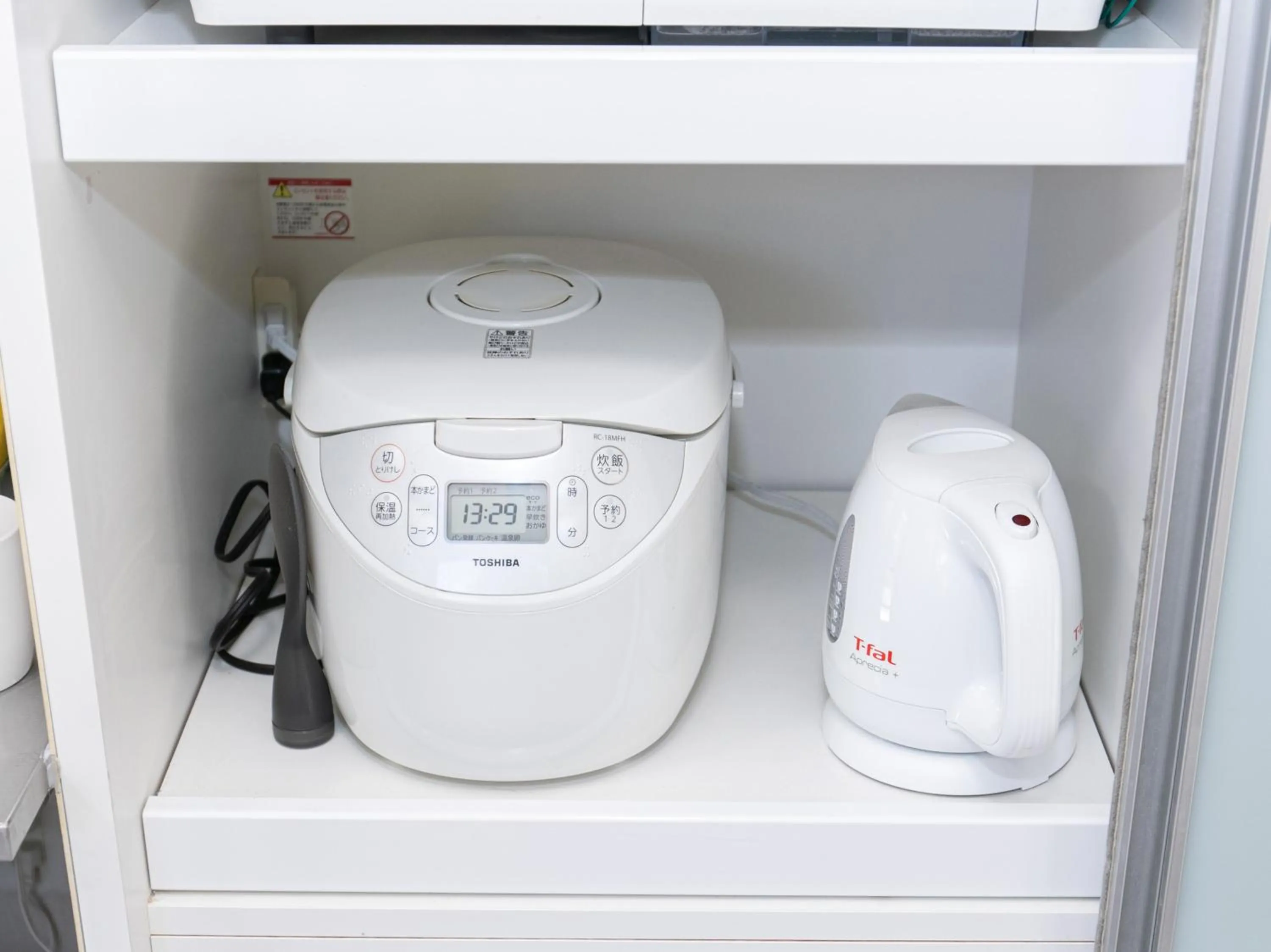 Communal kitchen in Tabist Guest house Pumping Surf