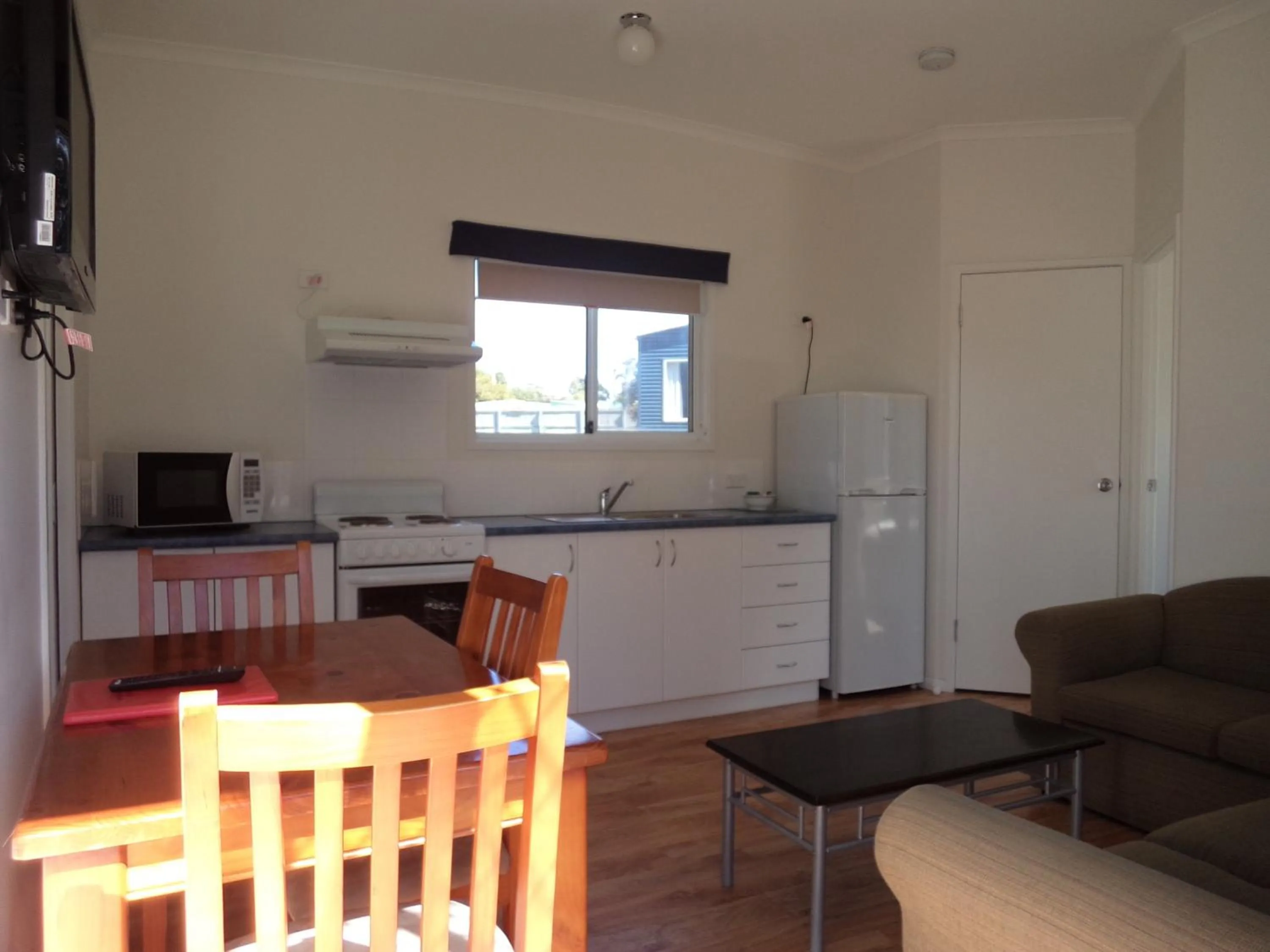 Kitchen or kitchenette in Bicheno East Coast Holiday Park
