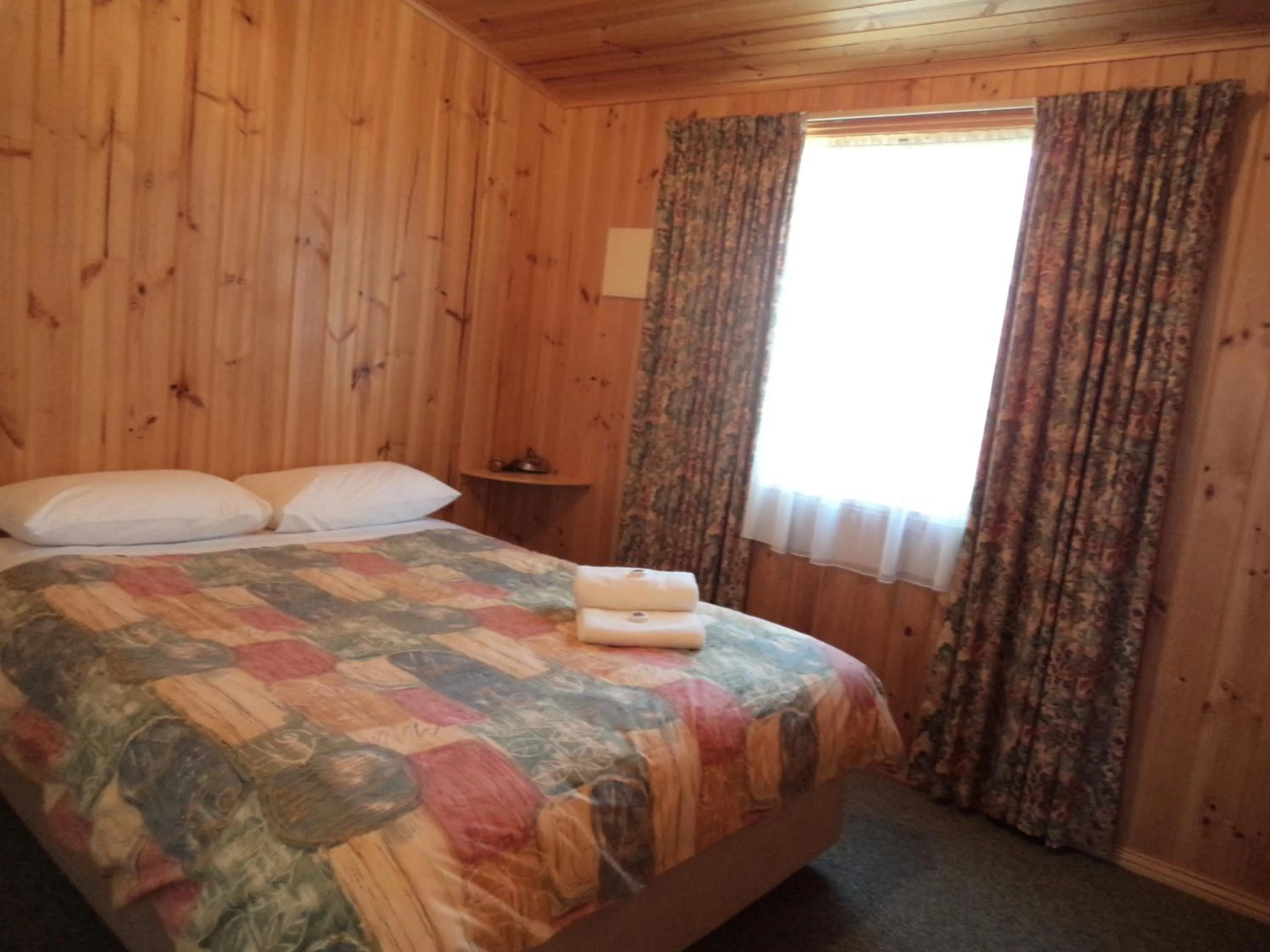 Bedroom, Bed in Bicheno East Coast Holiday Park