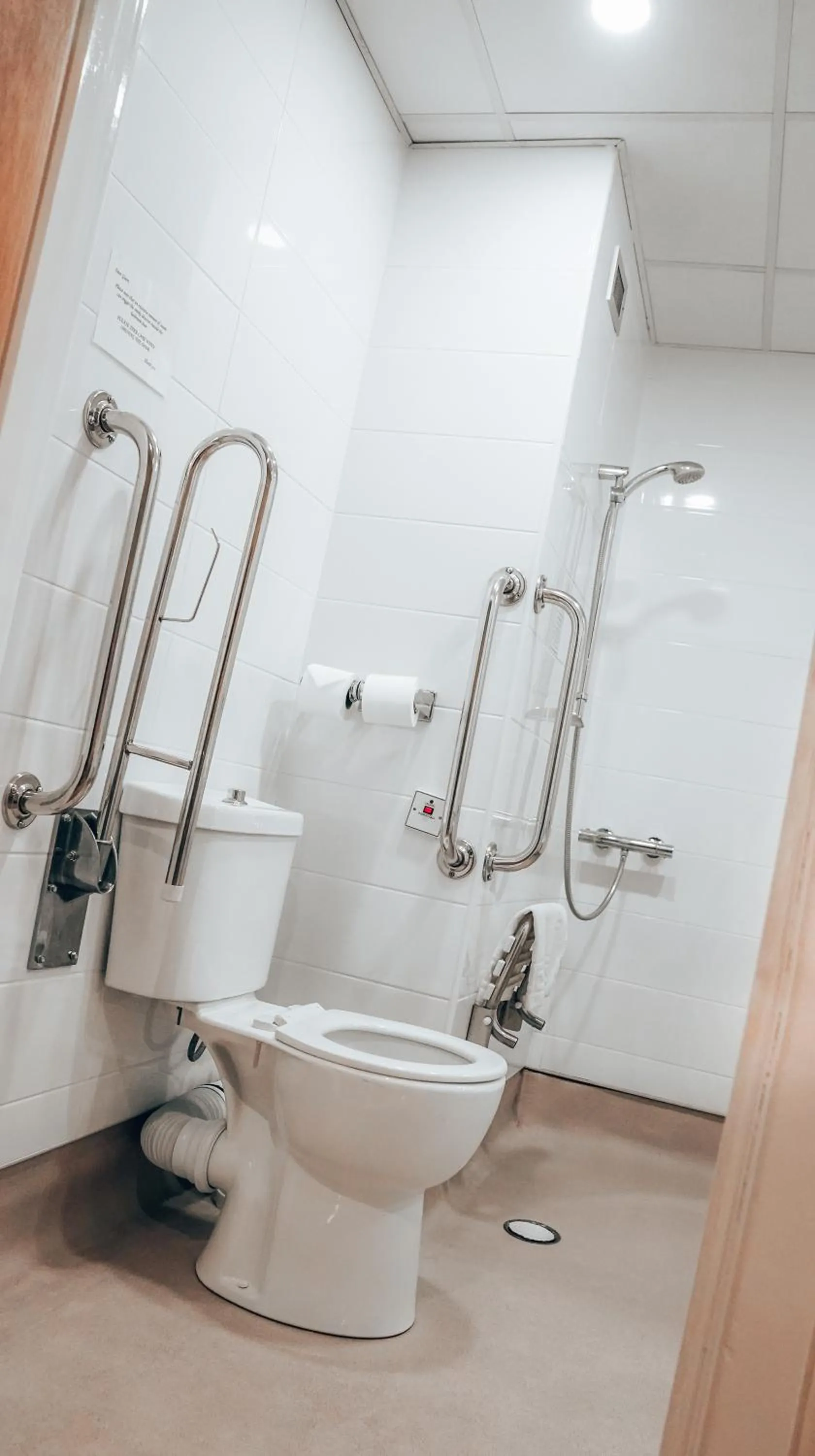 Toilet in The Briar Court Hotel