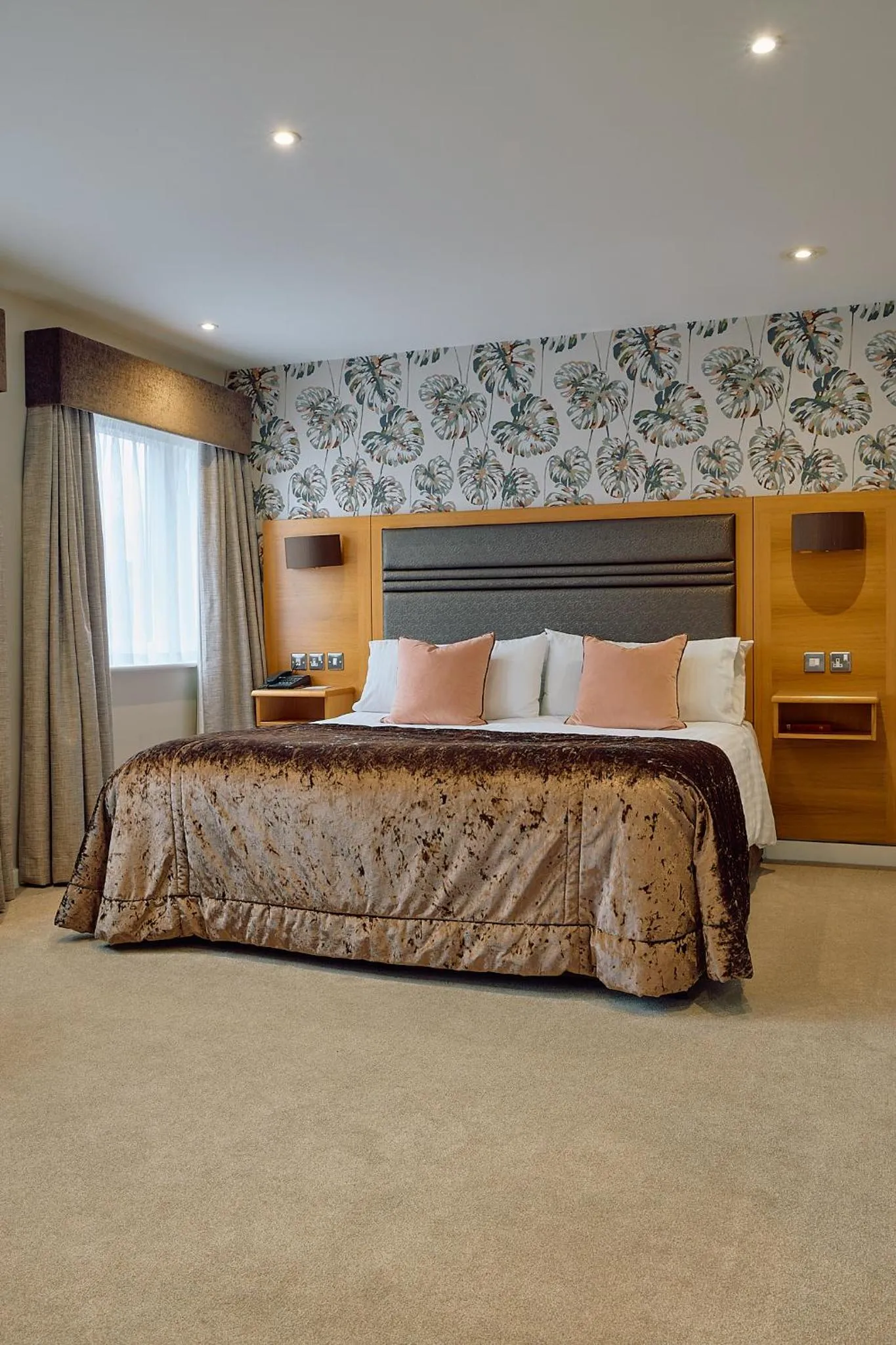 Bedroom, Bed in The Briar Court Hotel