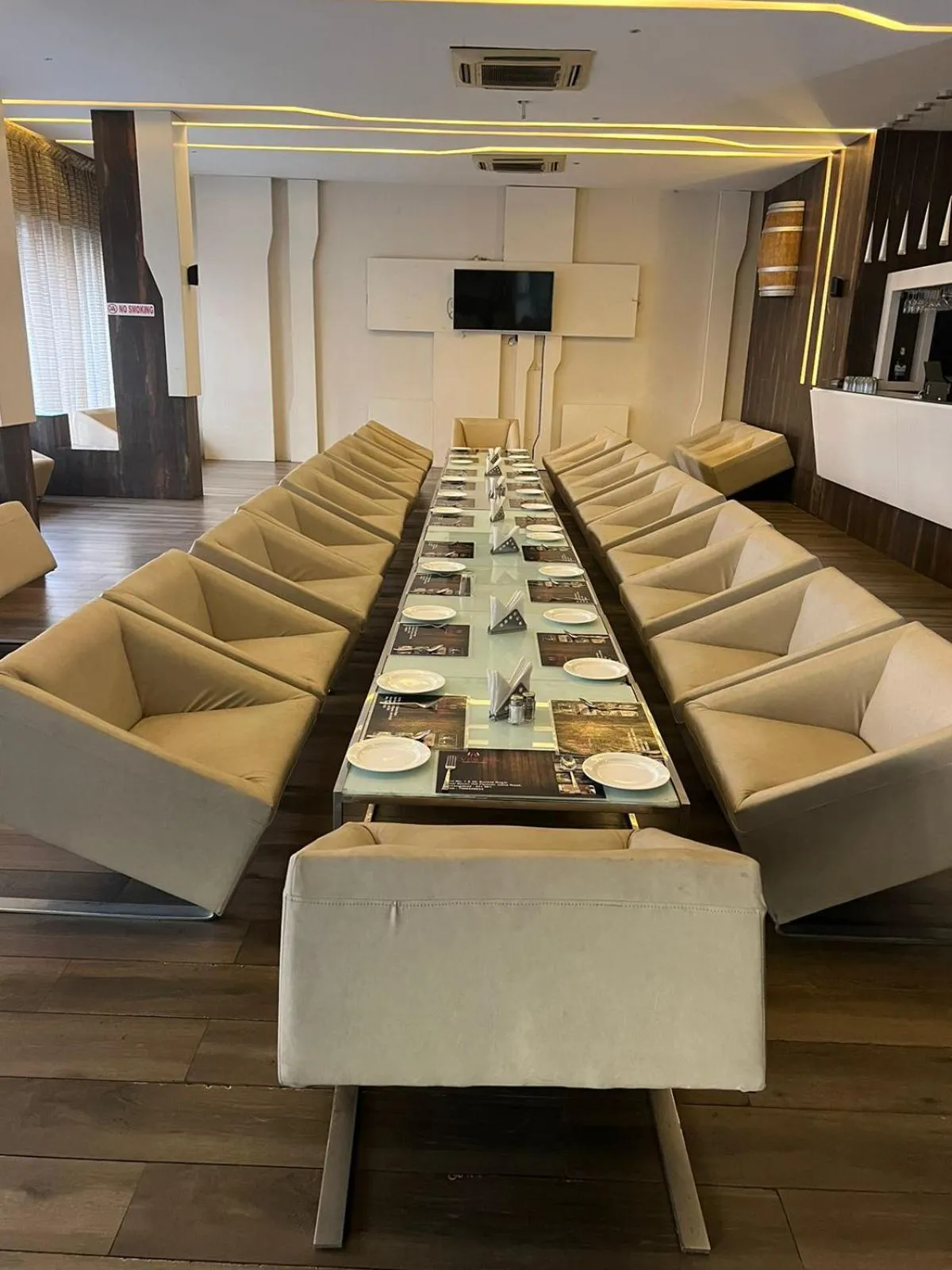 Dining area in Hotel Executive Silver Inn