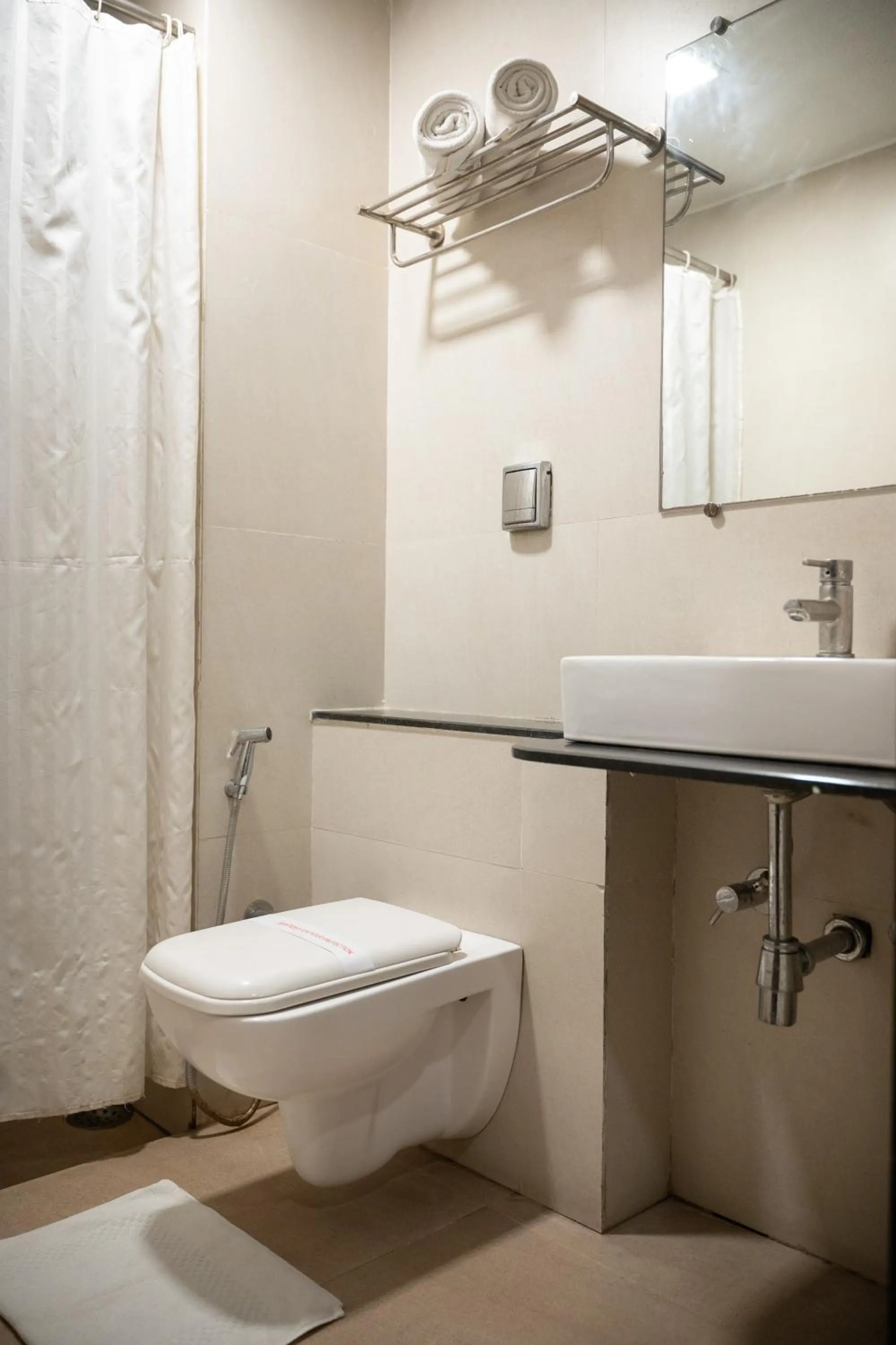 Toilet in Hotel Executive Silver Inn