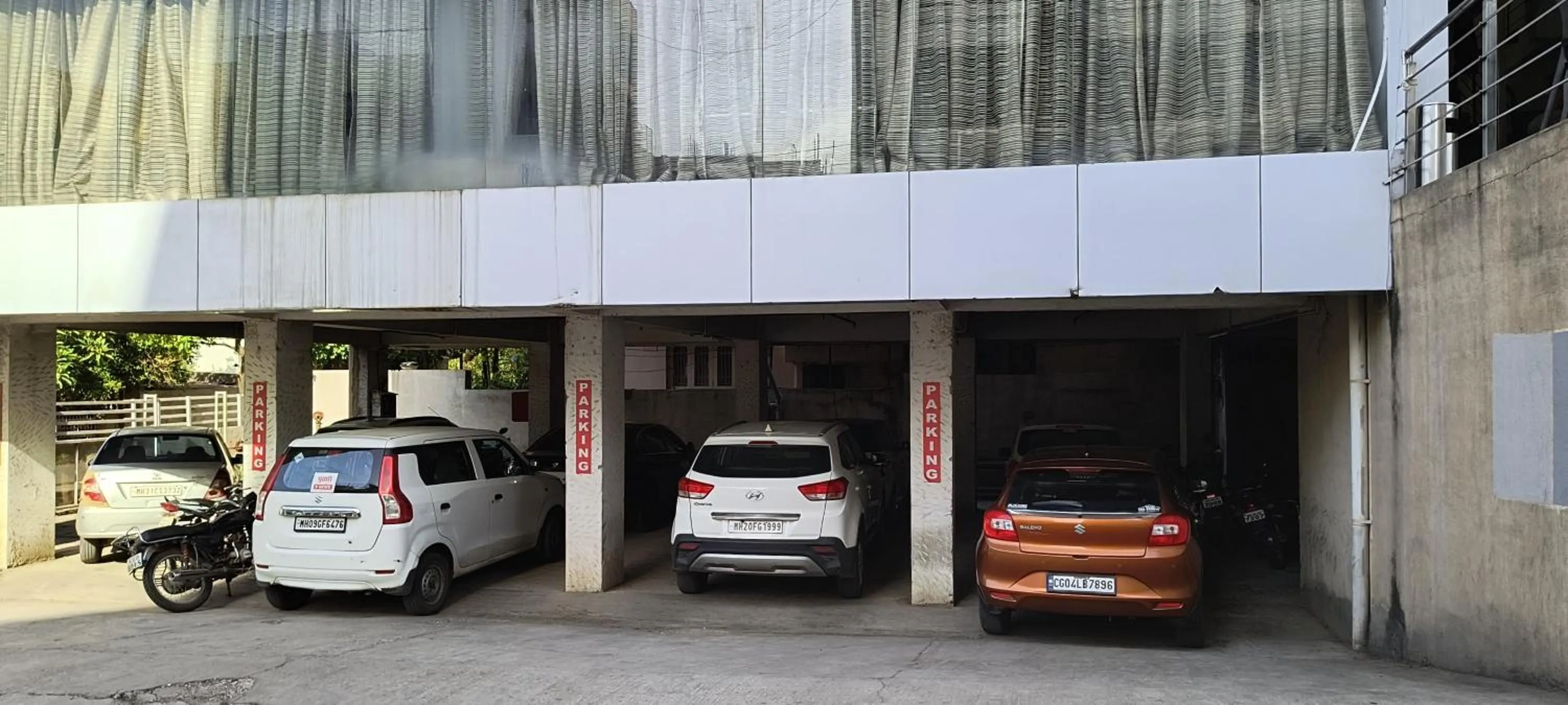 Parking in Hotel Executive Silver Inn