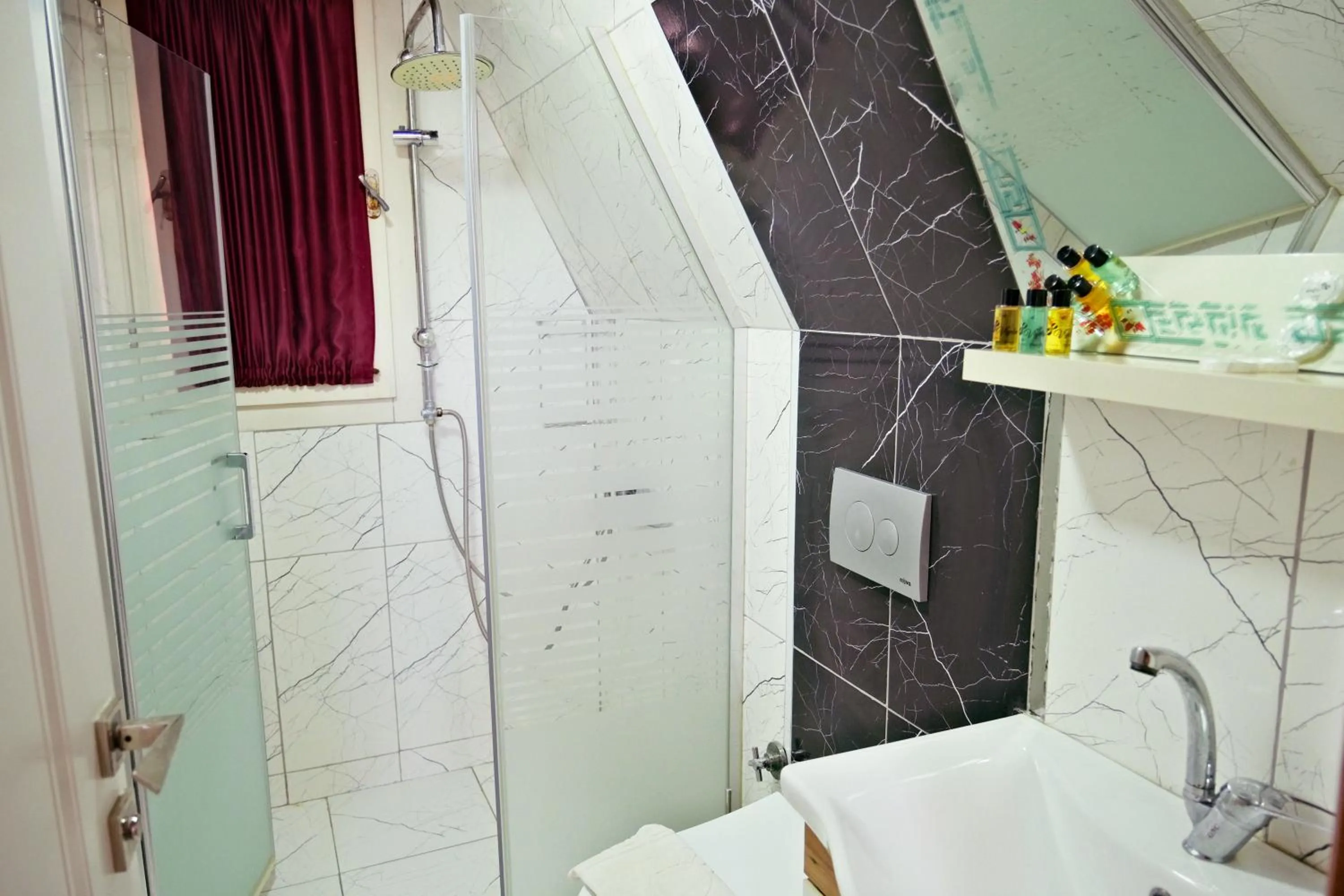 Bathroom in Bu Bungalow Hotel