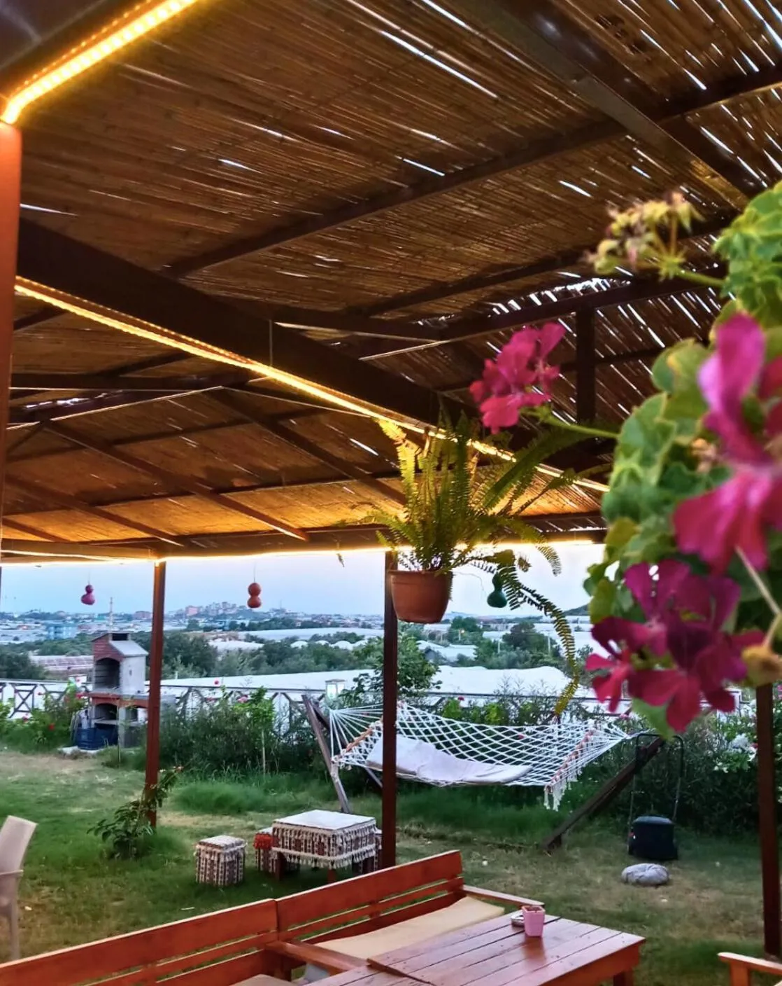 Restaurant/places to eat in Bu Bungalow Hotel